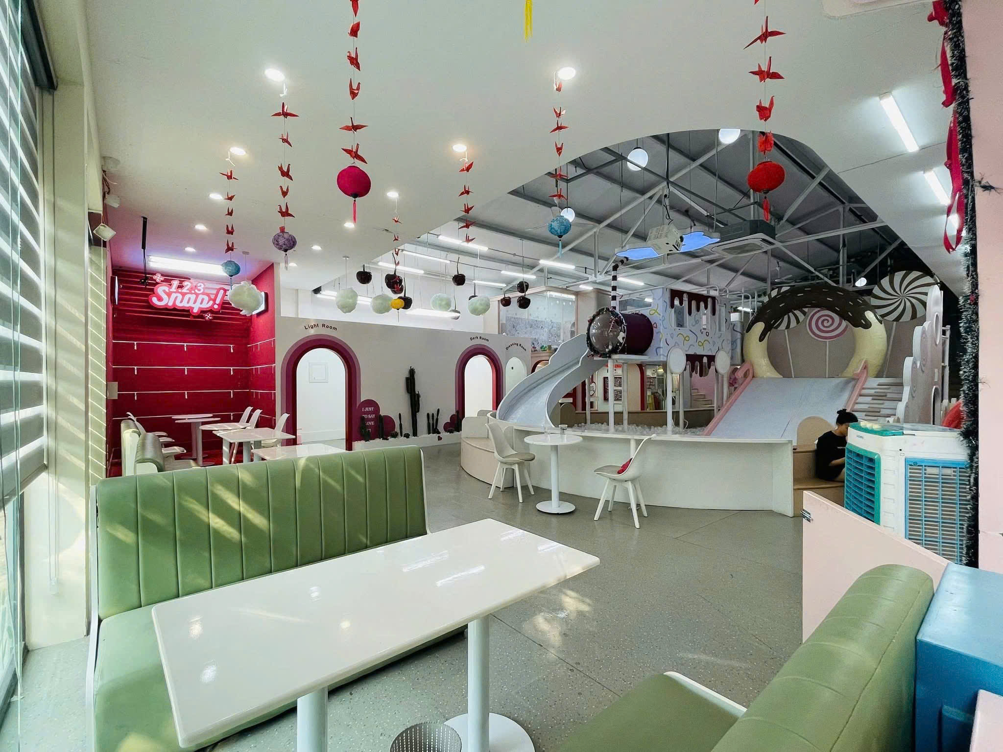 SANG NHƯỢNG GẤP KHU VUI CHƠI KẾT HỢP CAFE - YUMMY KID CAFE - TP HOA LƯ, NINH BÌNH