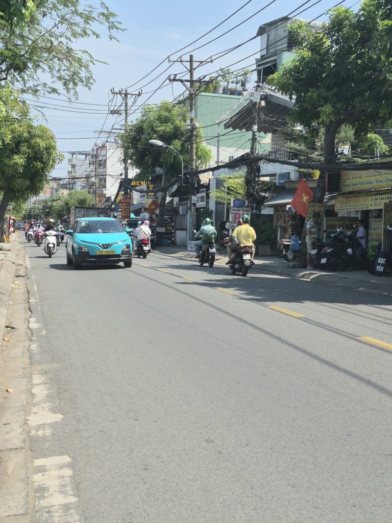 Bán nhà Mặt tiền Nguyễn Văn Quá - cách Trường Chinh 1km, 6/9x35m, Cấp 4 - hạ  19,5 tỷ.