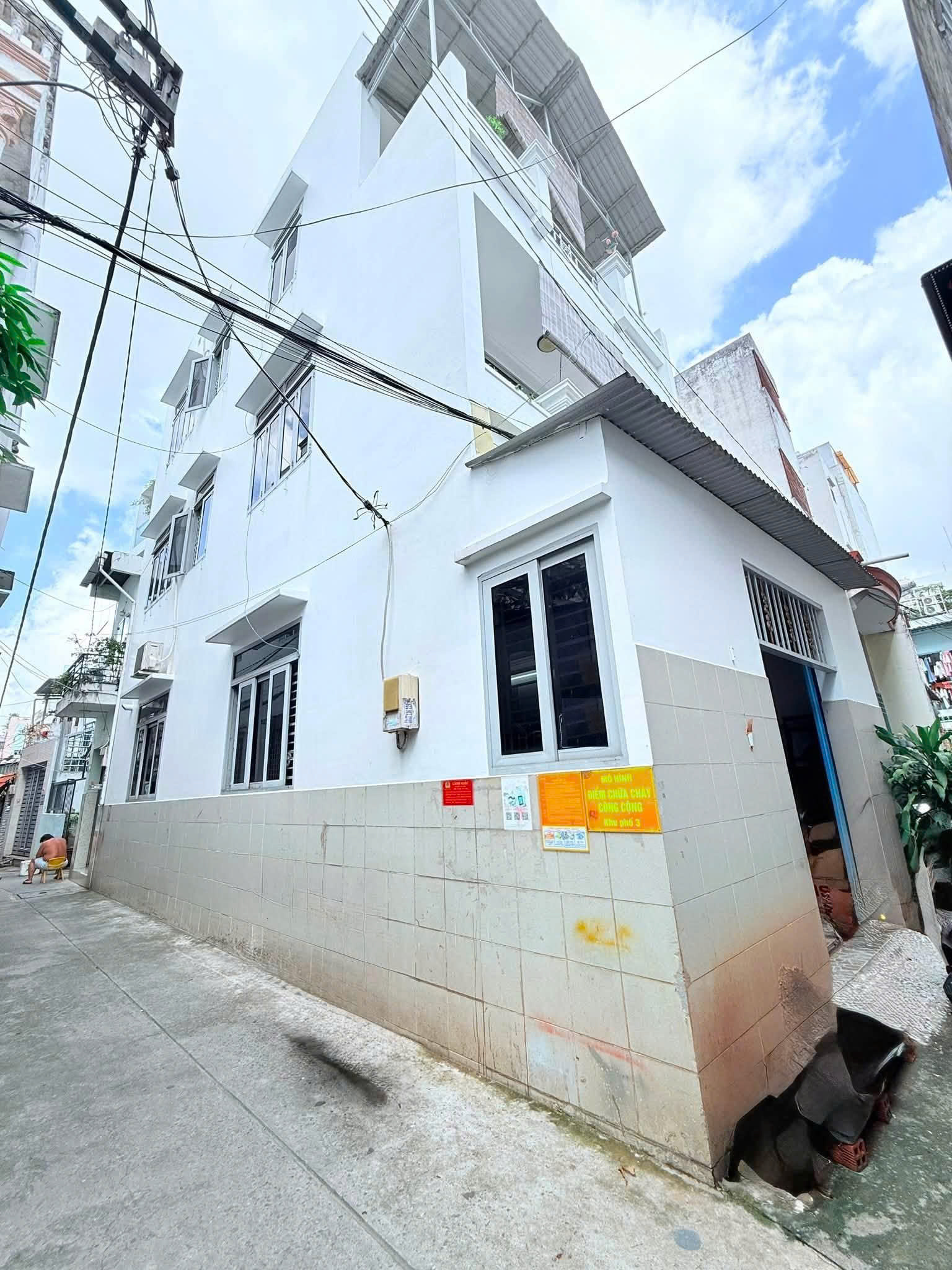 Bán nhà hẻm 4m Trường Chinh - gần Âu Cơ, 61m2 ( 5.1x12m), 3 tầng - 4 PN, Sổ A4, chỉ 6,2 tỷ.