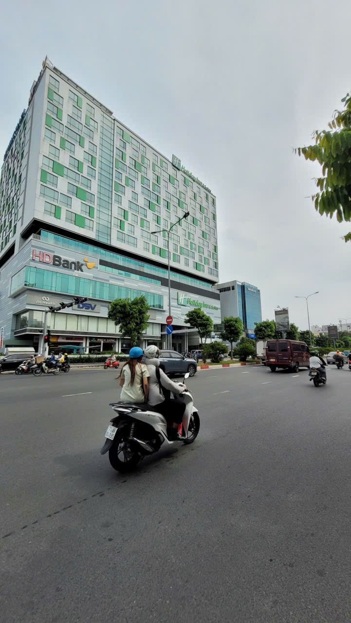 MT Cộng Hòa,P.12,Q.Tân Bình - 6x28m(168m2)CT: Hầm + 8T - Gía: 60 tỷ
