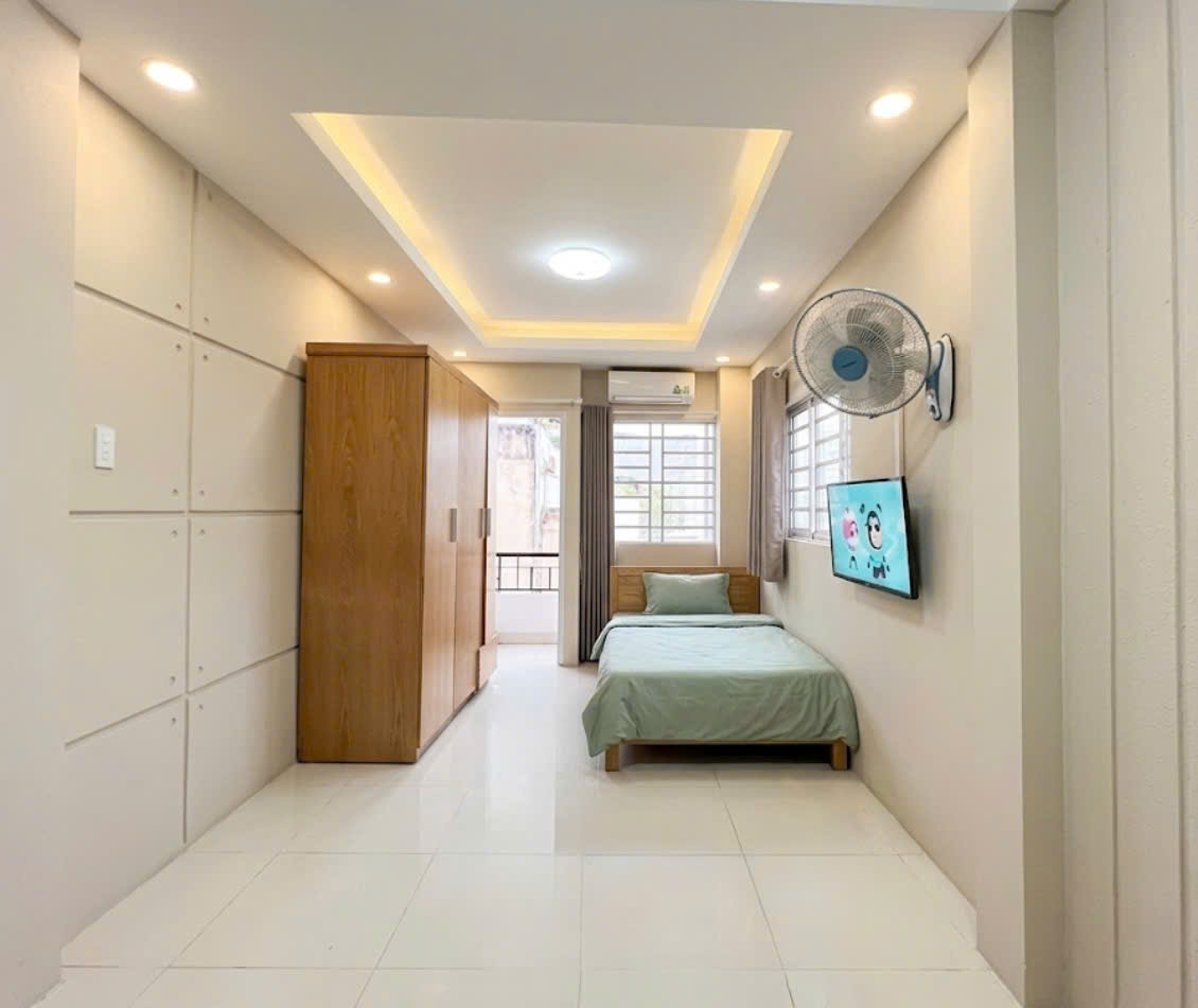 CẬN VÁCH NGUYỄN TRI PHƯƠNG QUẬN 10 - NHÀ 5 TẦNG KIÊN CỐ - TRƯỚC NHÀ THÔNG THOÁNG