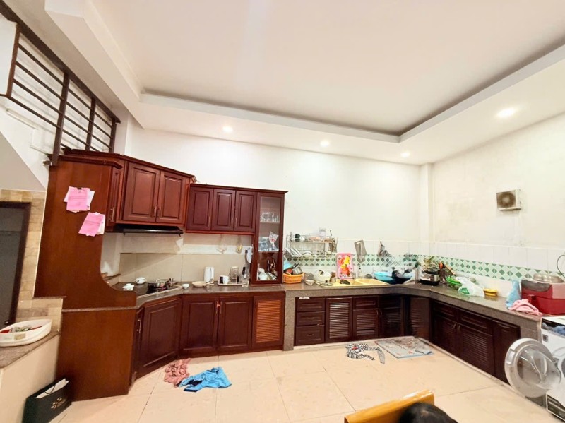 Bán nhà  đường Số 9, Linh Trung, Thủ Đức, TP HCM. DT 107m2, 4 tầng, giá 15.8 tỷ.