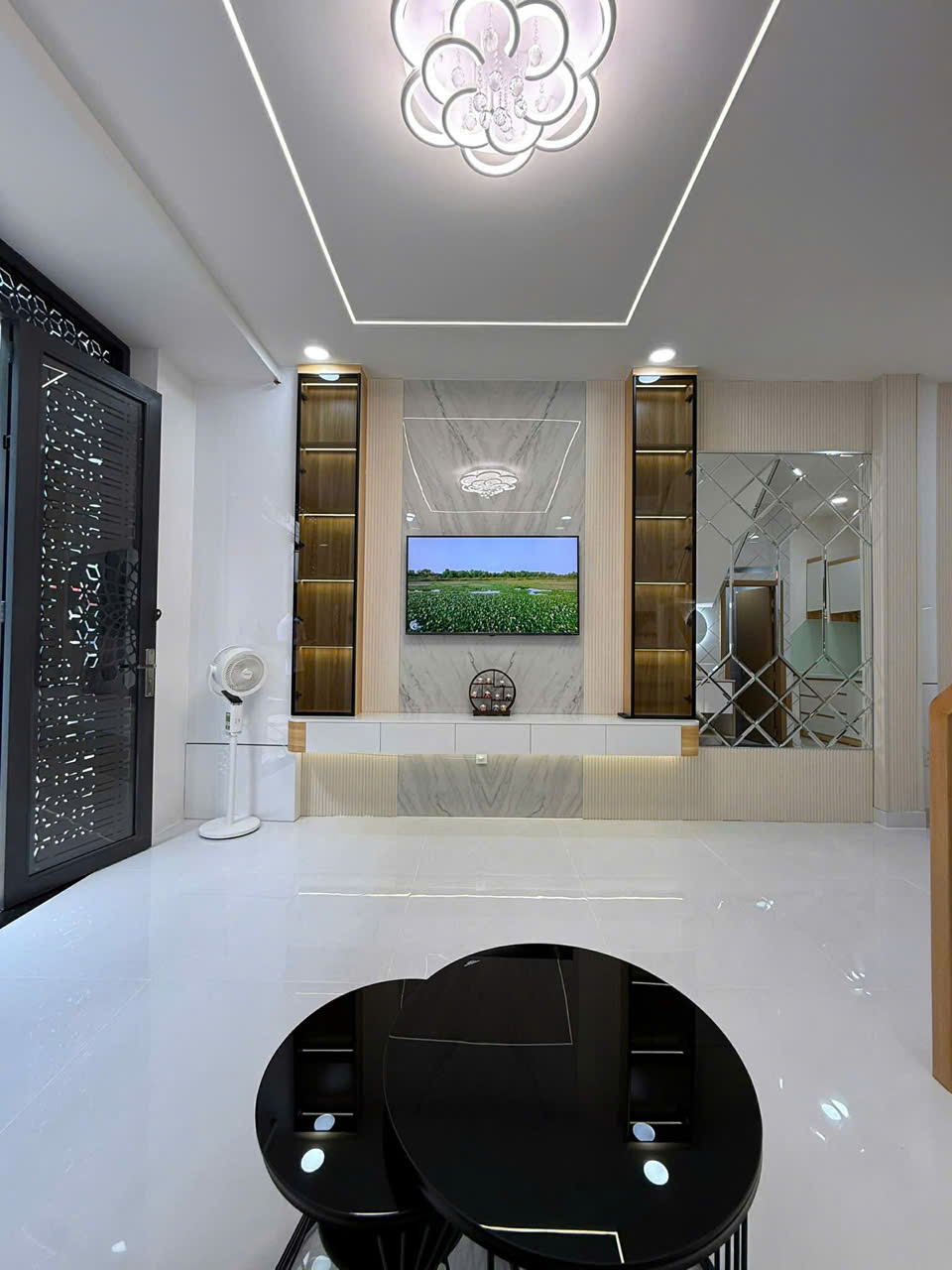 SIÊU PHẨM KẾ BÊN ĐẦM SEN, HXH CÁCH 1 CĂN RA MT – 40M2 - 6TỶ LH:0965547748.