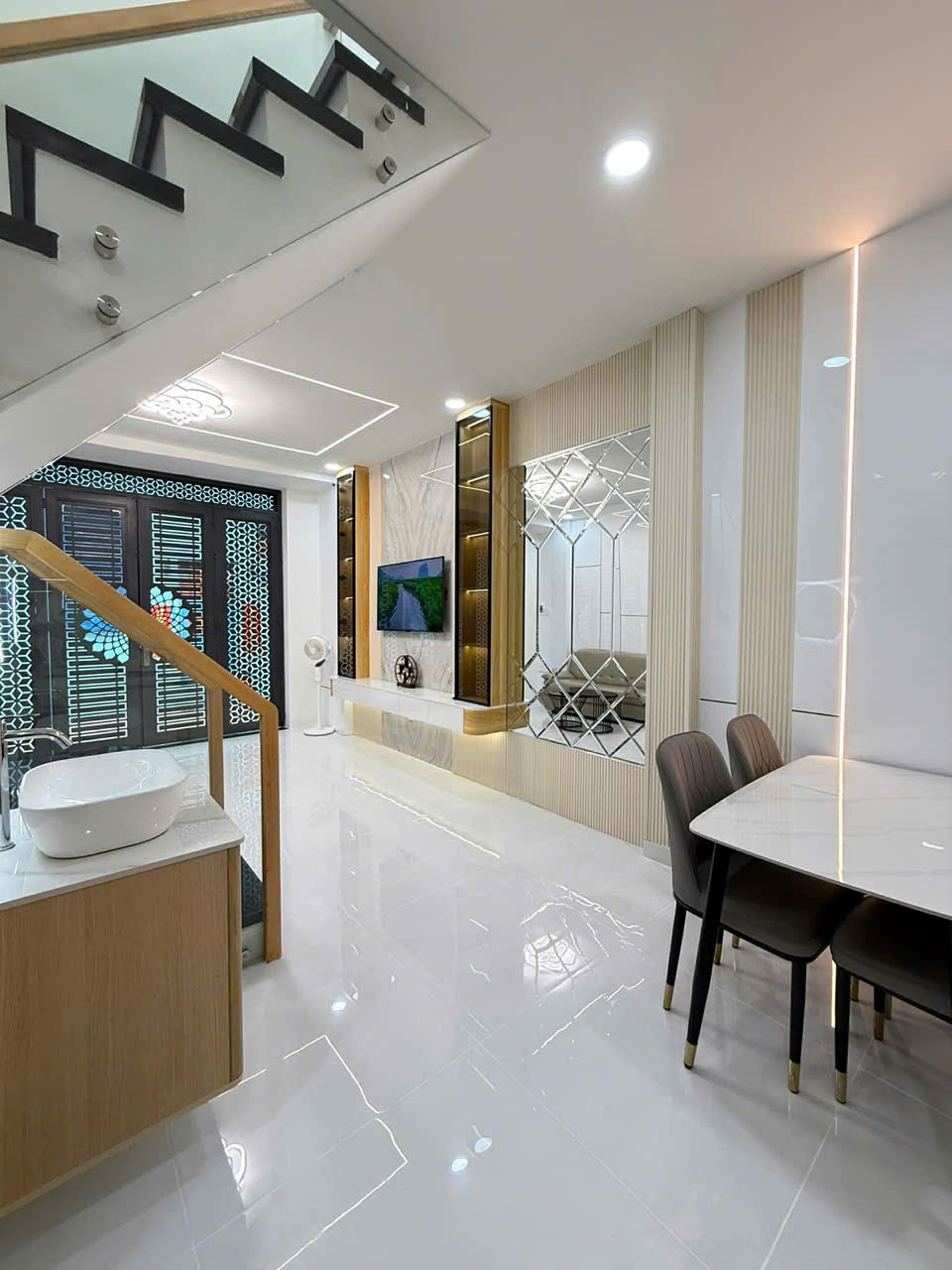 SIÊU PHẨM KẾ BÊN ĐẦM SEN, HXH CÁCH 1 CĂN RA MT – 40M2 - 6TỶ LH:0965547748.-4