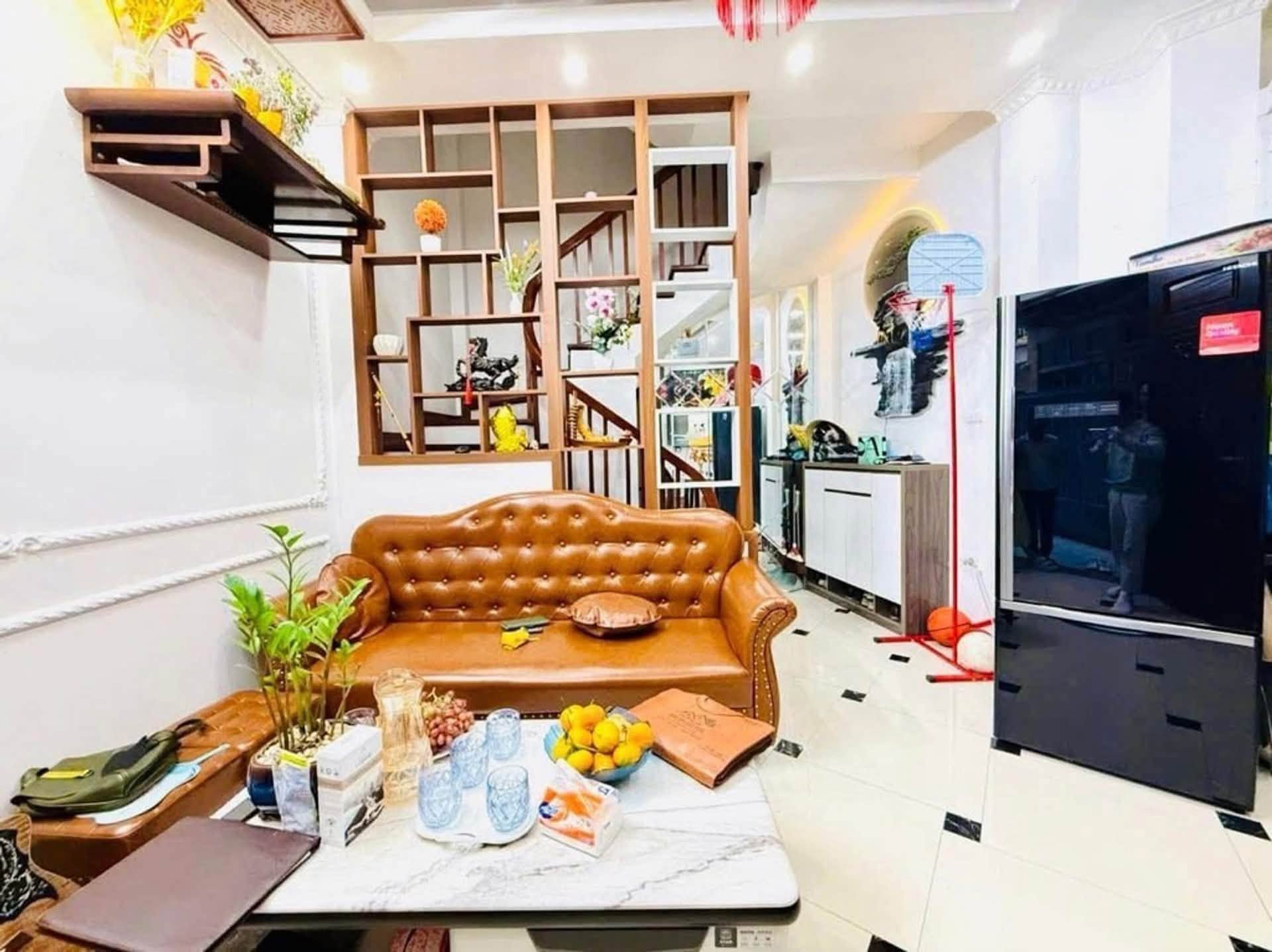 BÁN NHÀ PHỐ HÀM NGHI - LÔ GÓC 2 MẶT THOÁNG - Ô TÔ ĐỖ GẦN - TẶNG FULL NỘI THẤT, 38M² 5 TẦNG NHỈNH 9 TỶ