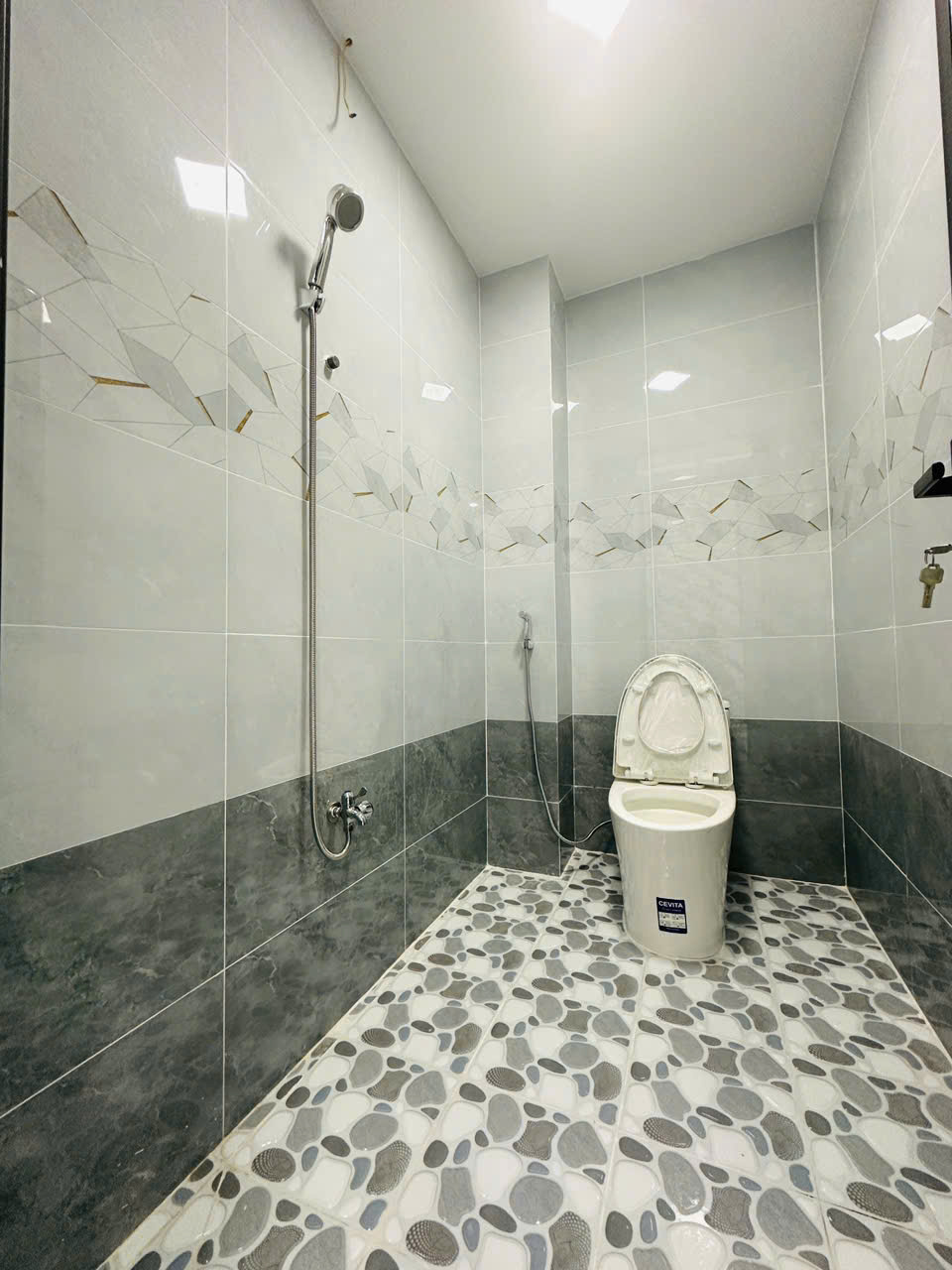 Nhà mới 2 tầng (4x17) mặt tiền đường C4  Phạm Hùng,Bình Hưng. Giá: 4.4 tỷ-4