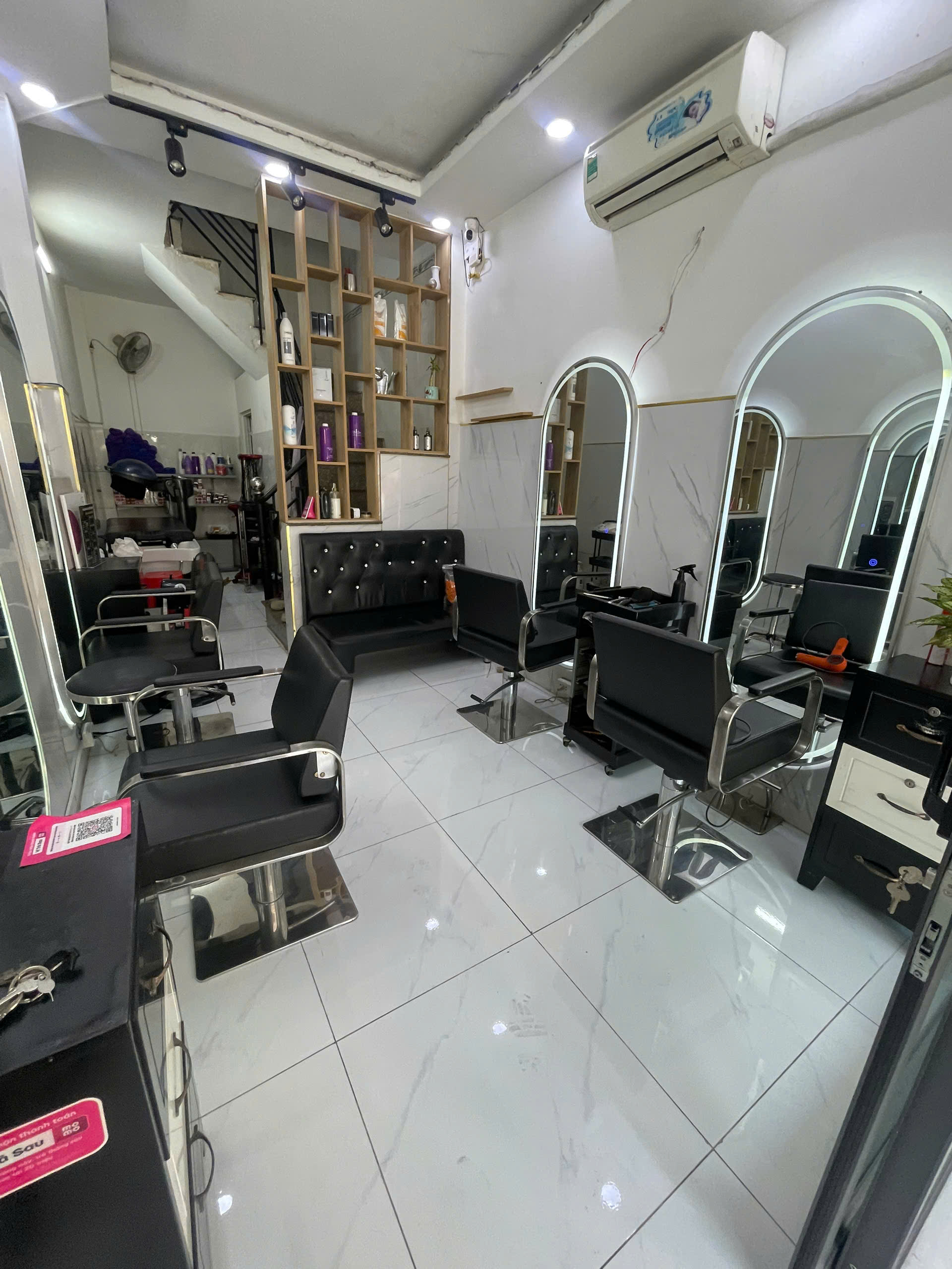 SANG NHƯỢNG GẤP TOÀN BỘ SALON TÓC NAM – NỮ TẠI QUẬN 8 , HỒ CHÍ MINH