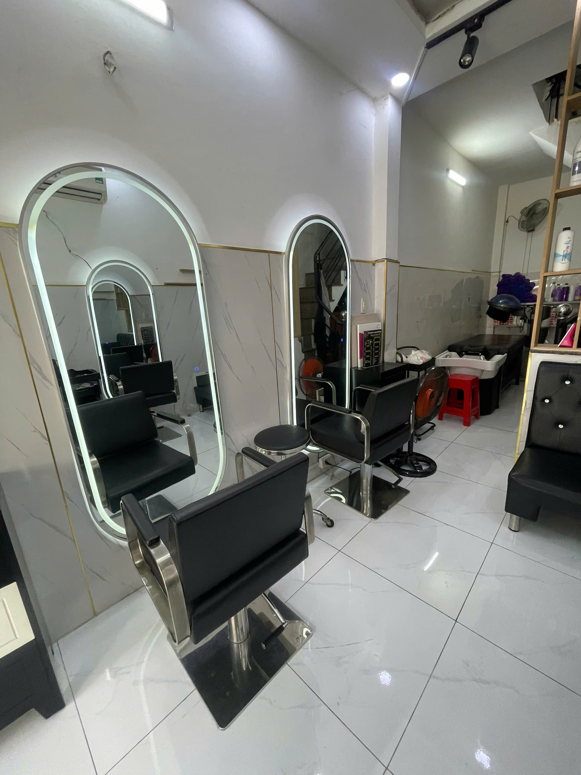 SANG NHƯỢNG GẤP TOÀN BỘ SALON TÓC NAM – NỮ TẠI QUẬN 8 , HỒ CHÍ MINH