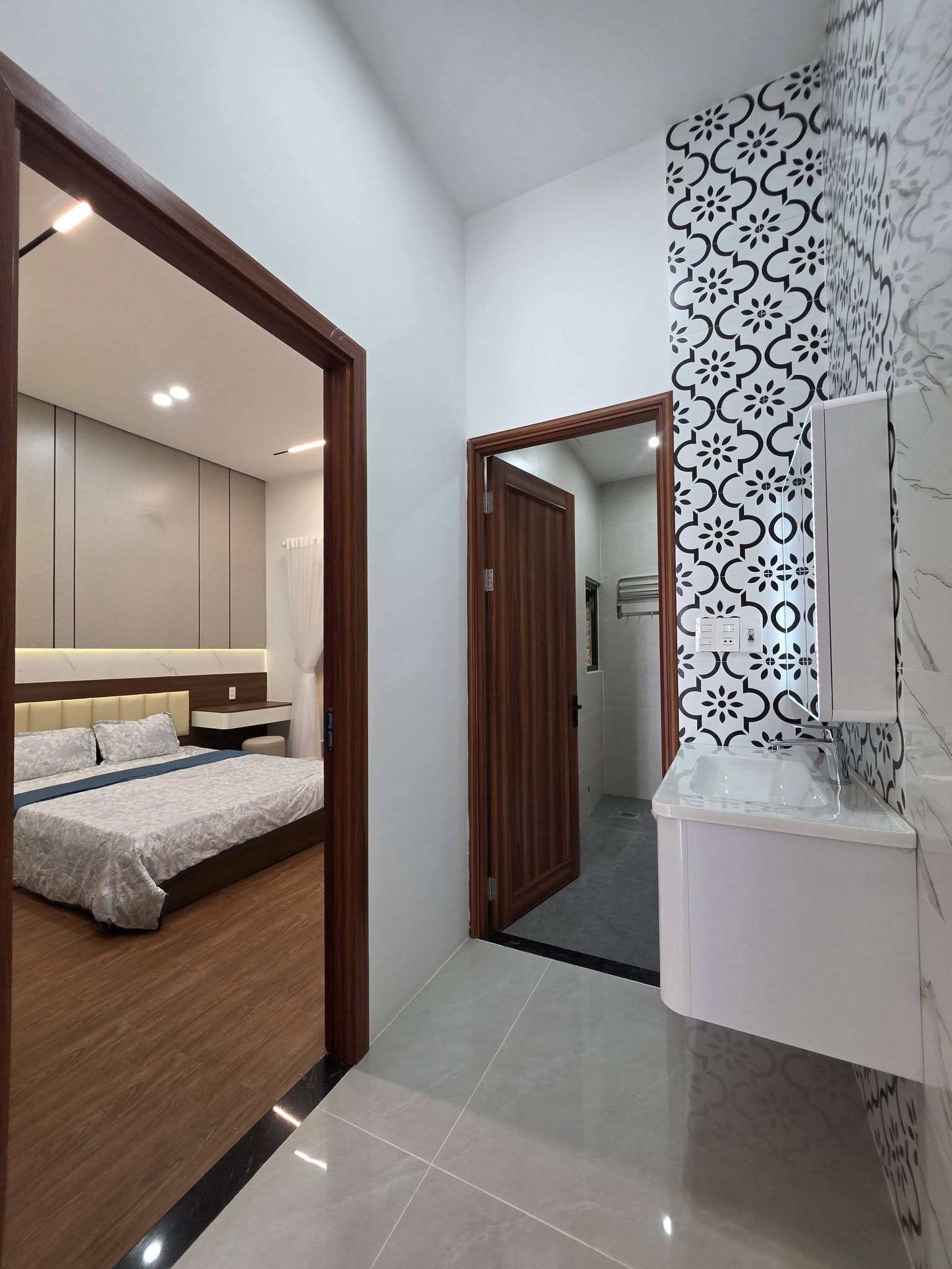 NHÀ FULL NỘI THẤT XỊN - Ô TÔ NGỦ TRONG NHÀ - KIỆT ÂU CƠ-4