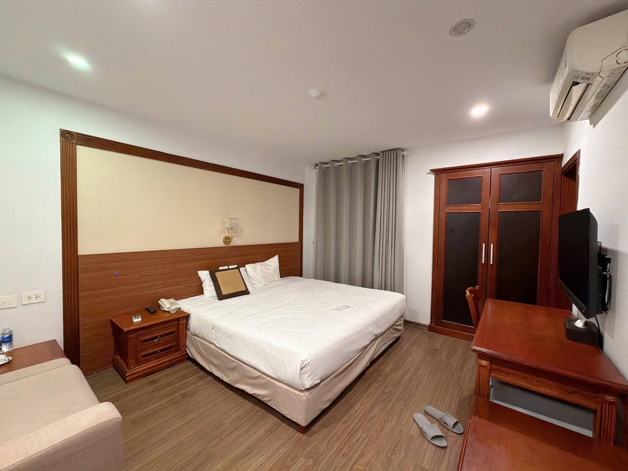 Bán khách sạn phố Cửa Đông, 55m2, 43.5tỷ, tổng 11 phòng, doanh thu 150tr/tháng