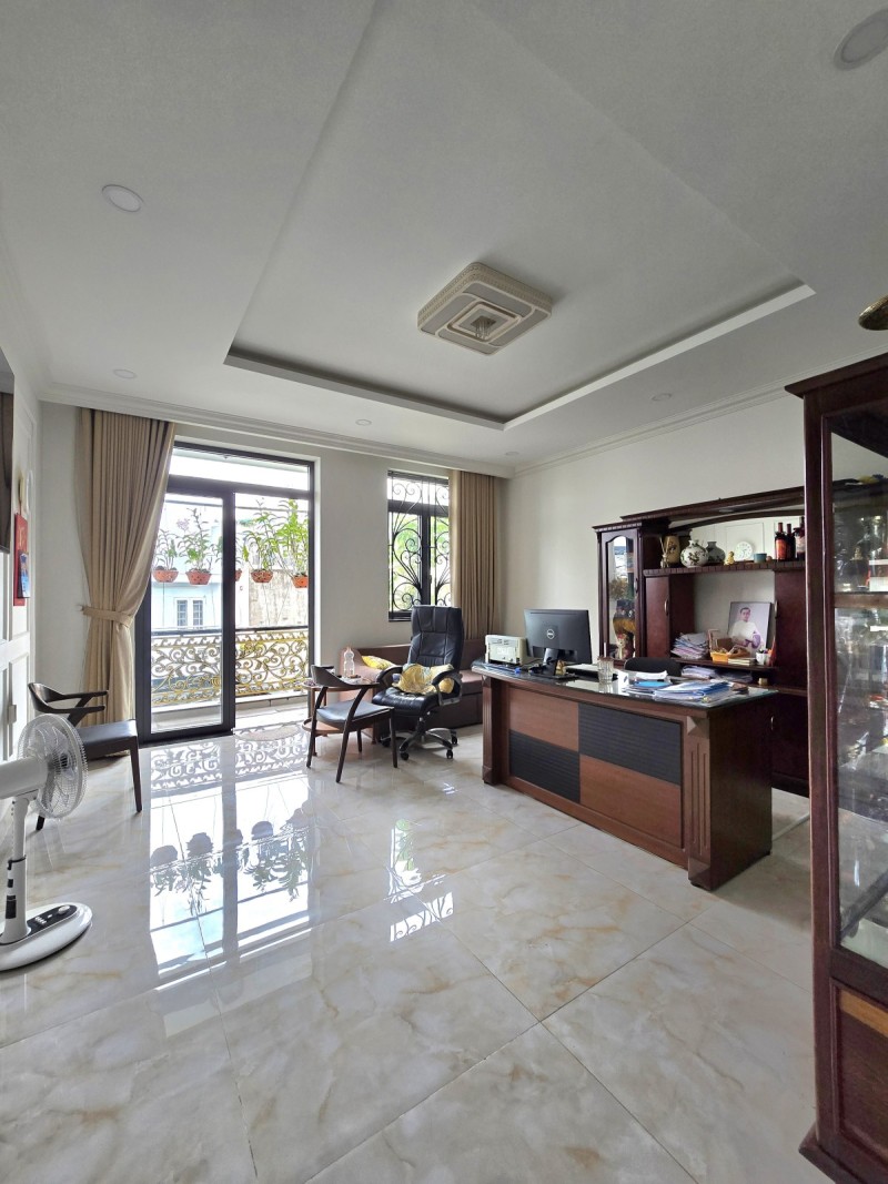 Bán nhà đường Man Thiện, Tăng Nhơn Phú A, Q9, Thủ Đức, TP HCM. DT 72m2, 4 tầng, SHR. Giá 9,5 tỷ.