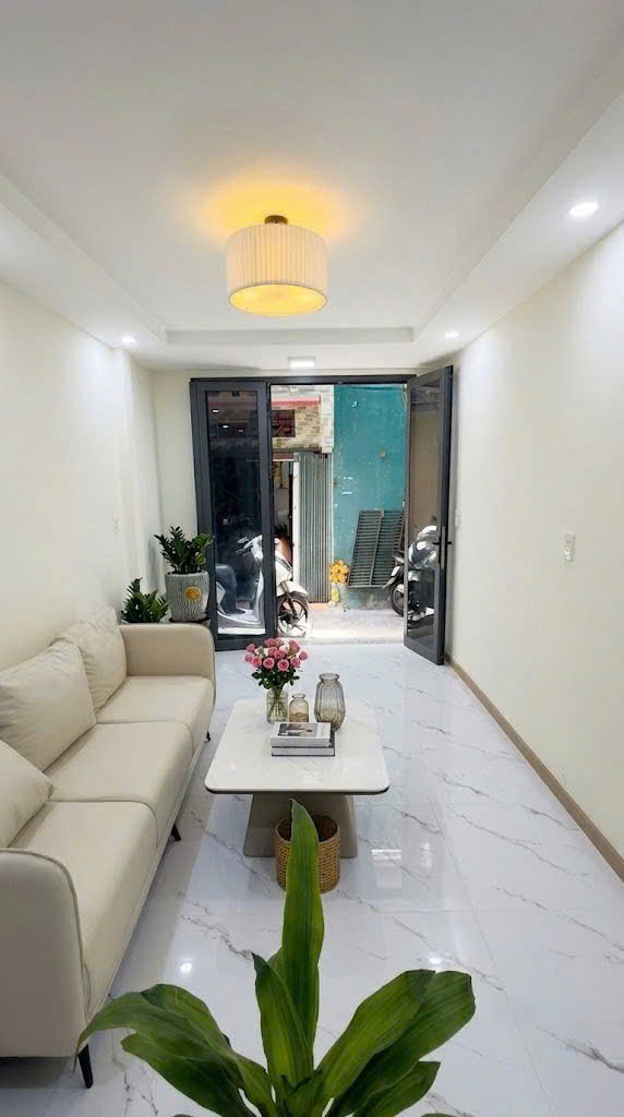 Bán nhà mới Võ Văn Tần, QUẬN 3, DT 3 x 11m (33 m2), giá 5.5 tỷ