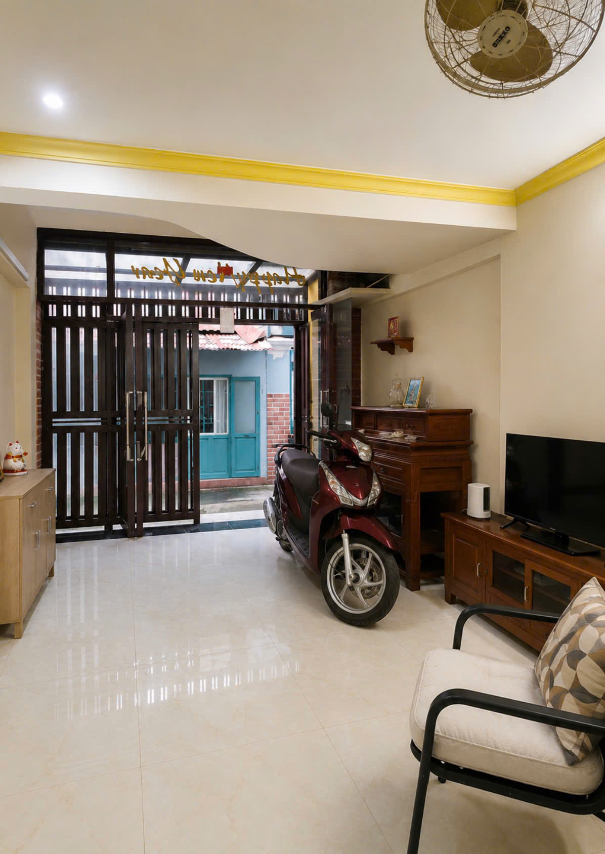 NGAY VÁCH NHẬT TẢO - LÝ THƯỜNG KIỆT QUẬN 10 - 4 TẦNG BTCT KIÊN CỐ - CÁCH MẶT TIỀN 10 CĂN