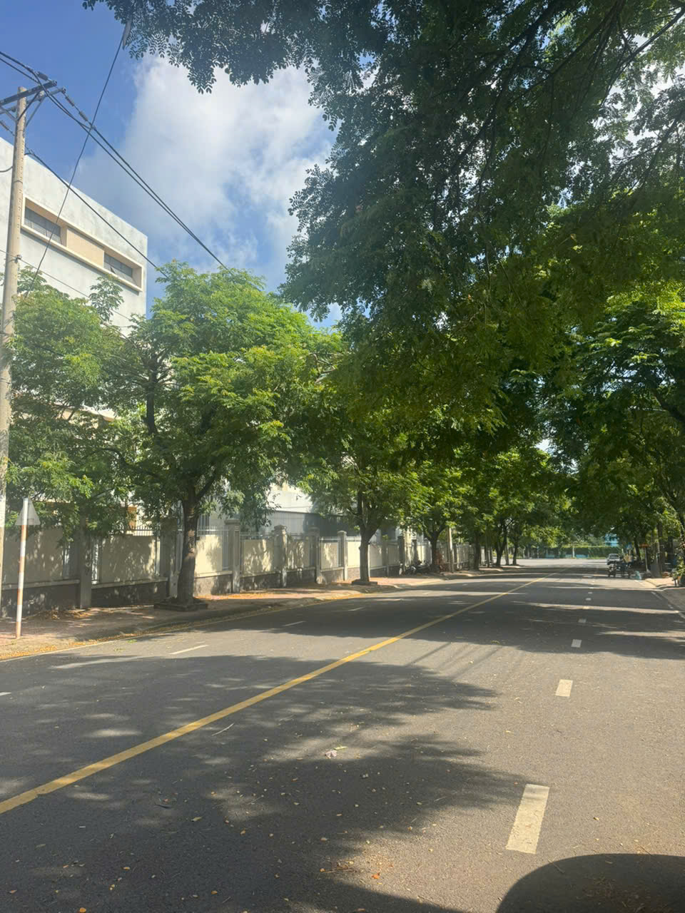 BÁN NHÀ 1 TRỆT 1 LẦU PHƯỜNG ĐÔNG HÒA - TP.HỒ CHÍ MINH (MỚI)  – ĐƯỜNG 20M – KINH DOANH TỐT – CÓ DÒNG TIỀN CHO THUÊ