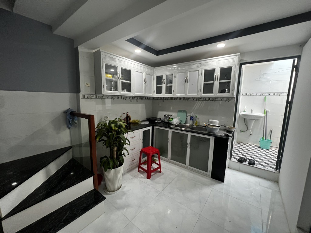 Nhà phố đối diện Vạn Phúc City - 62m2 – Chỉ 5T - khu vực có nhiều chung cư, tiện ích đầy đủ
