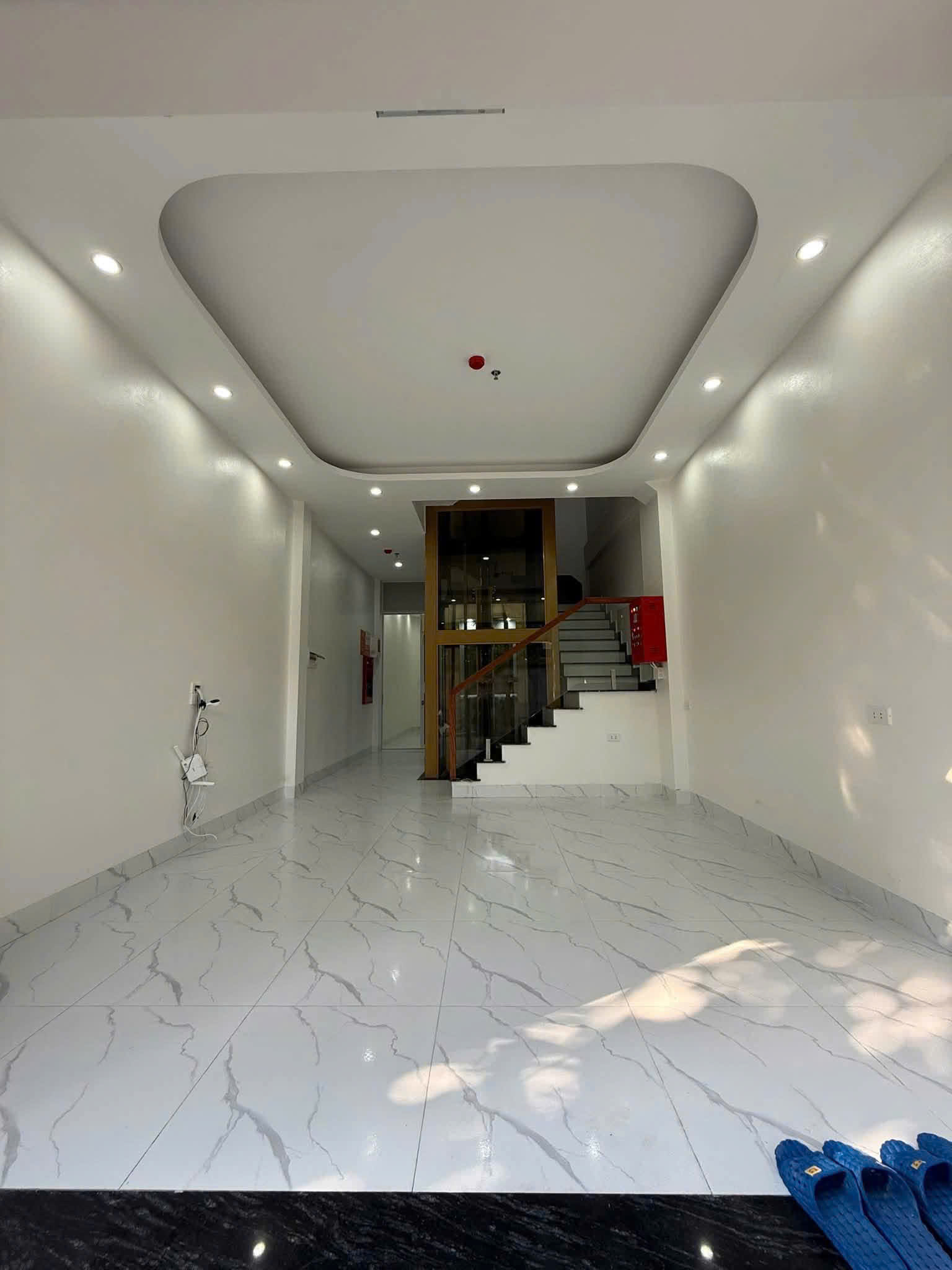 BÁN NHÀ 5 TẦNG THANG MÁY – NGÕ THÔNG – GẦN ĐẠI HỌC ĐẠI NAM – FULL NỘI THẤT