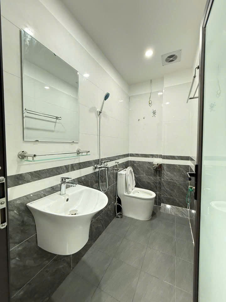 BÁN NHÀ 5 TẦNG THANG MÁY – NGÕ THÔNG – GẦN ĐẠI HỌC ĐẠI NAM – FULL NỘI THẤT-4