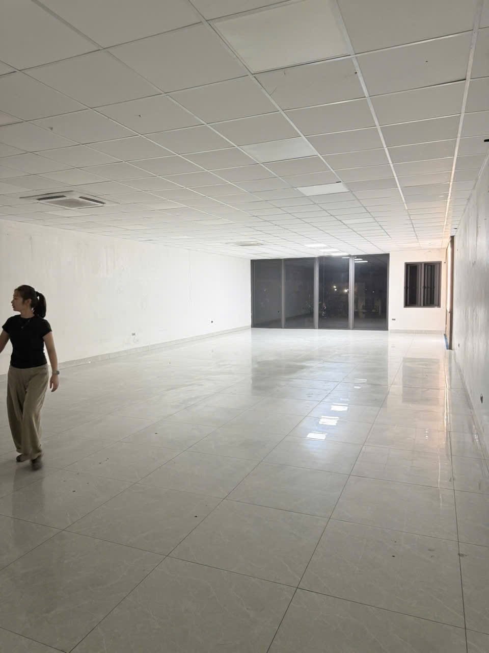 Cho thuê tầng 2 và 3 căn nhà mặt phố phường Thanh Bình, TP Hải Dương, tổng 300m2, giá tốt-1