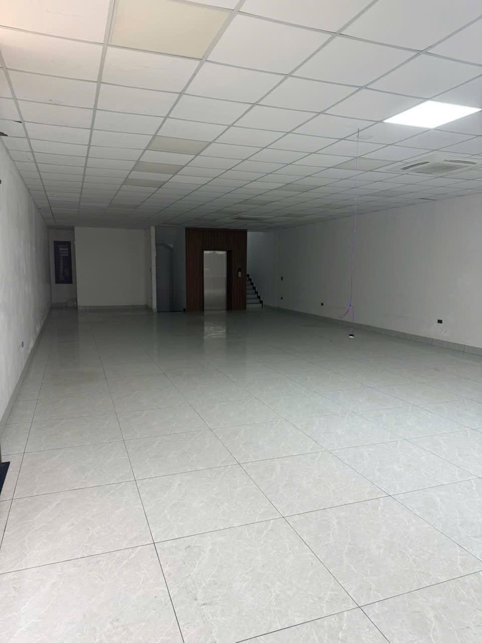 Cho thuê tầng 2 và 3 căn nhà mặt phố phường Thanh Bình, TP Hải Dương, tổng 300m2, giá tốt