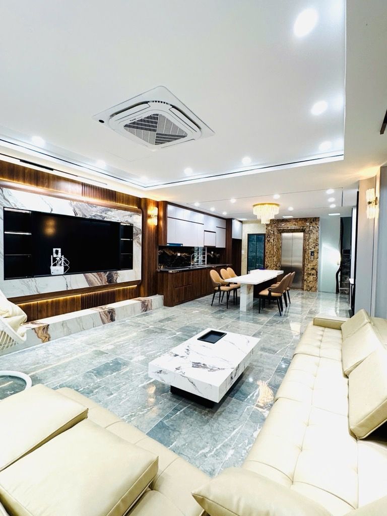 BÁN NHÀ CỔ LINH 80M2- 7 Tầng THANG MÁY- GARA Ô TÔ-NỘI THẤT XỊN- 20 Tỷ