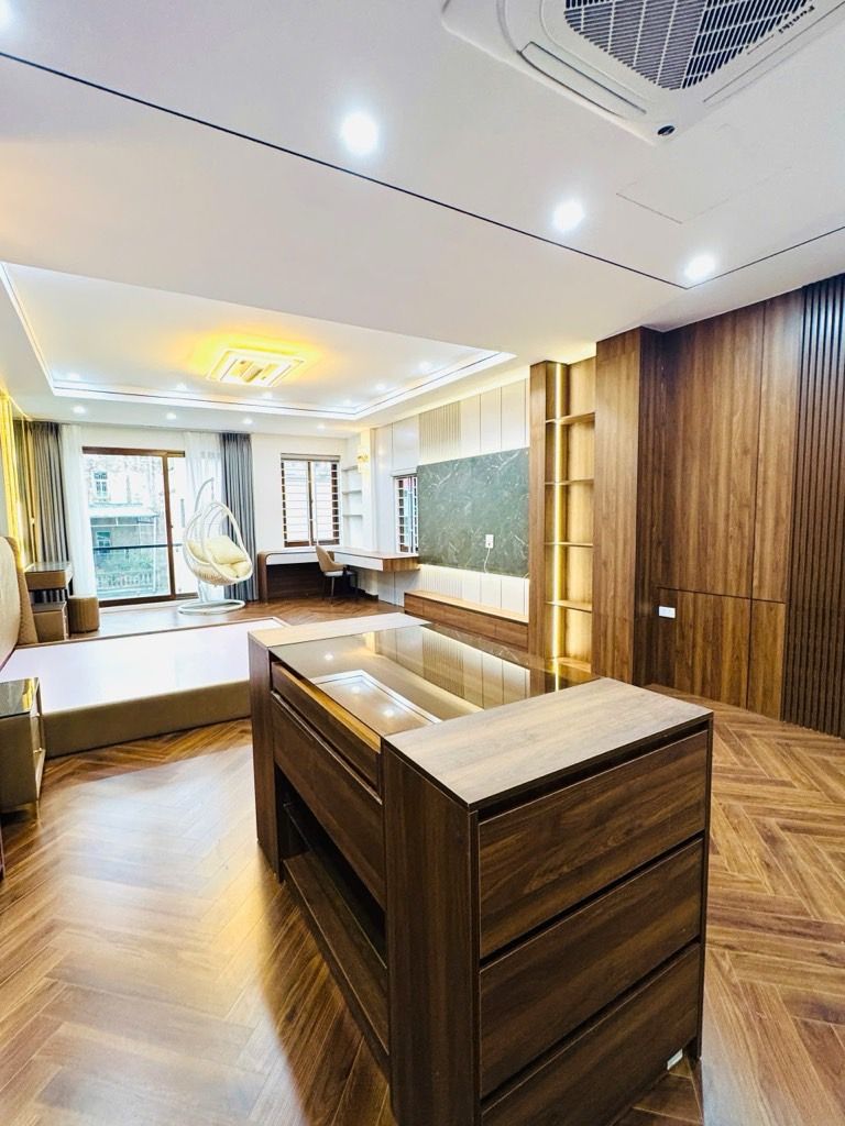 BÁN NHÀ CỔ LINH 80M2- 7 Tầng THANG MÁY- GARA Ô TÔ-NỘI THẤT XỊN- 20 Tỷ
