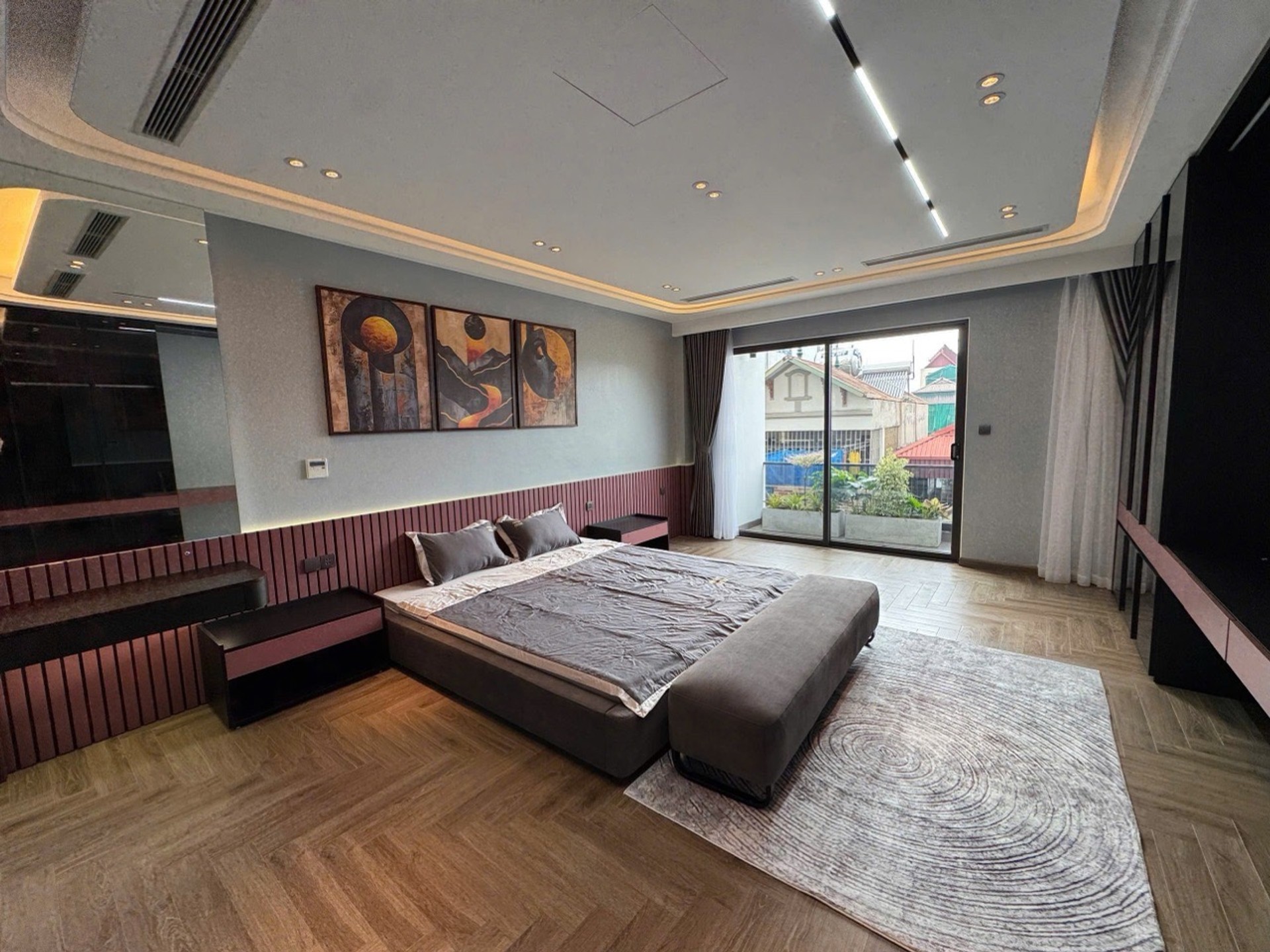 BÁN NHÀ VIỆT HƯNG 110M2- 7 Tầng THANG MÁY- GARA Ô TÔ- 23.x Tỷ