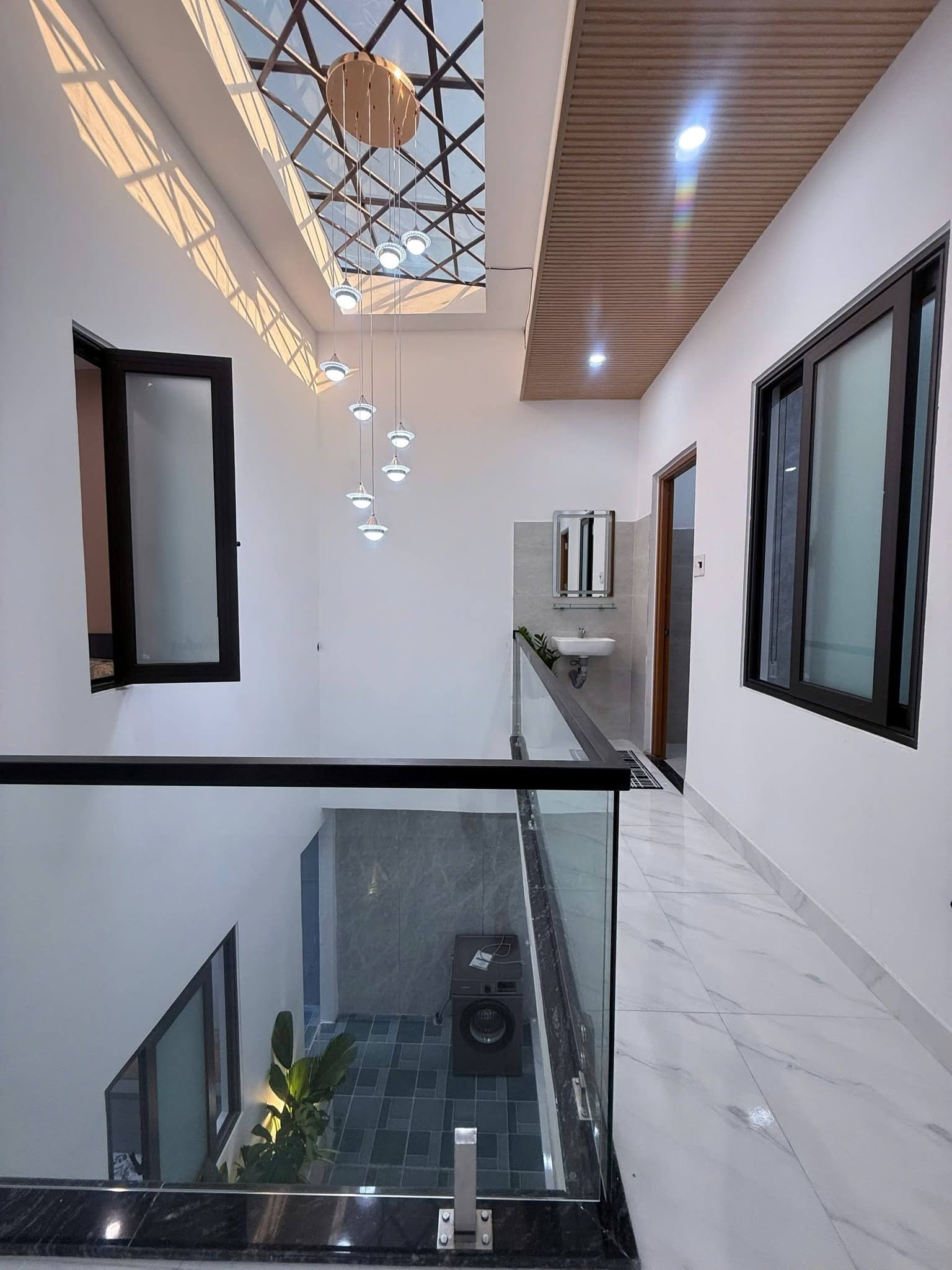 # Nhà kiệt rộng thẳng thông sát Trần Cao Vân, 92.8m2, ngang 5.4m, 4PN thoáng, chỉ hơn 50tr/m2