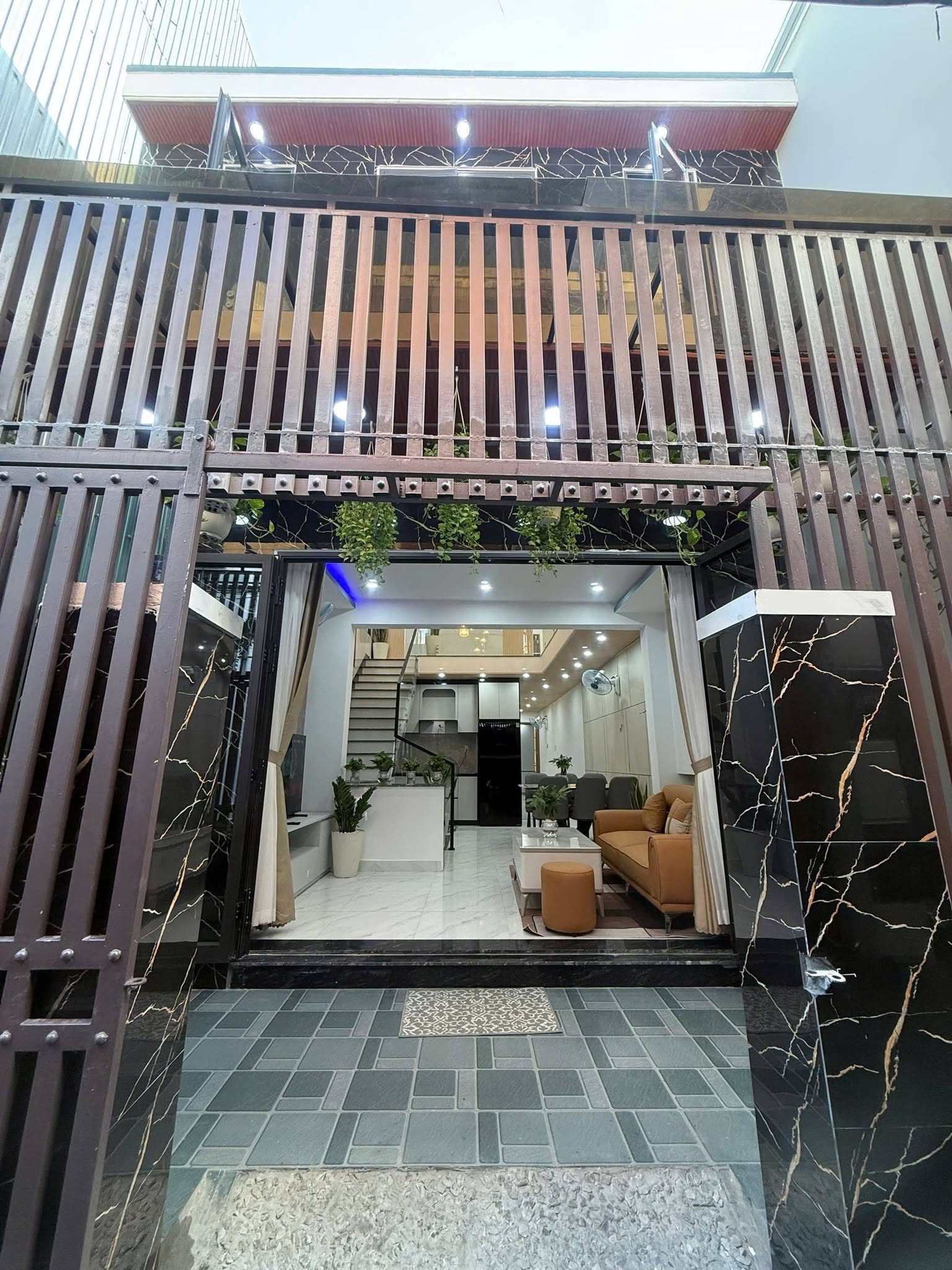 # Nhà kiệt rộng thẳng thông sát Trần Cao Vân, 92.8m2, ngang 5.4m, 4PN thoáng, chỉ hơn 50tr/m2