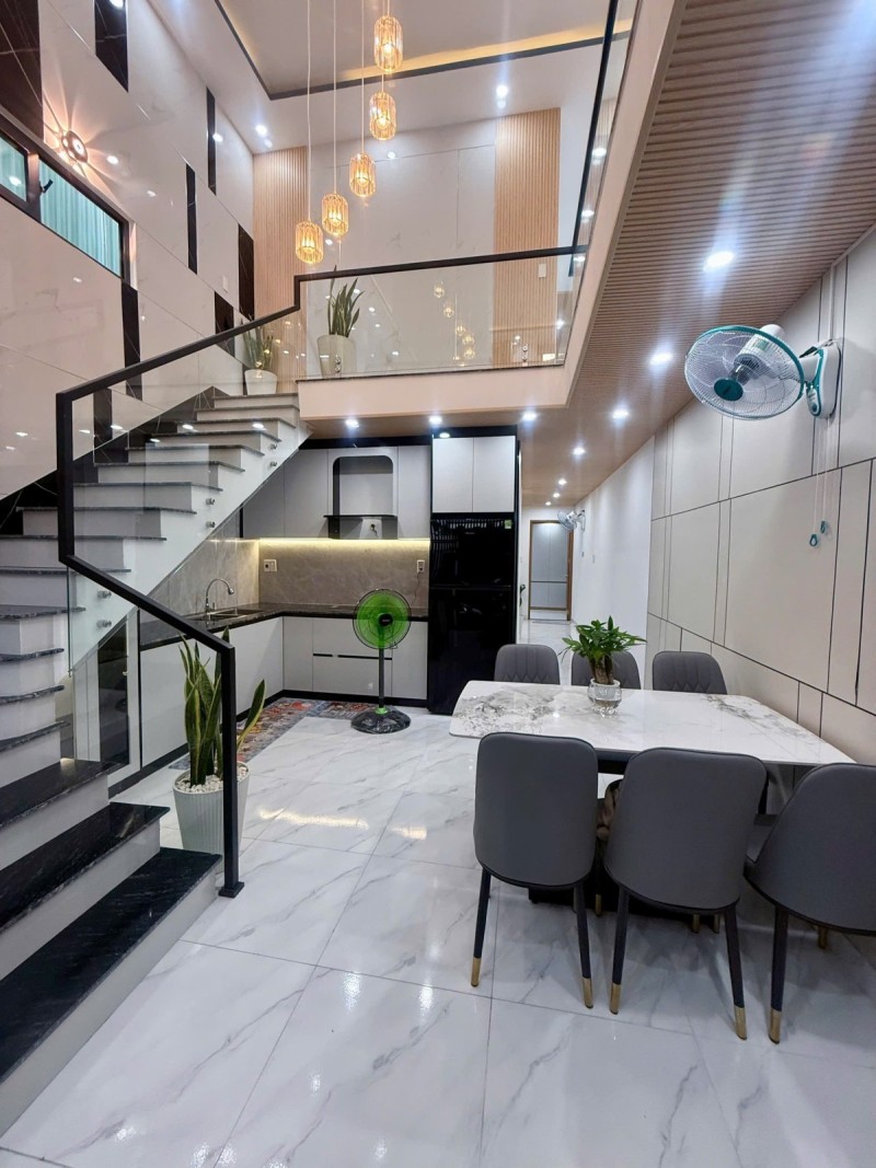 # Nhà kiệt rộng thẳng thông sát Trần Cao Vân, 92.8m2, ngang 5.4m, 4PN thoáng, chỉ hơn 50tr/m2