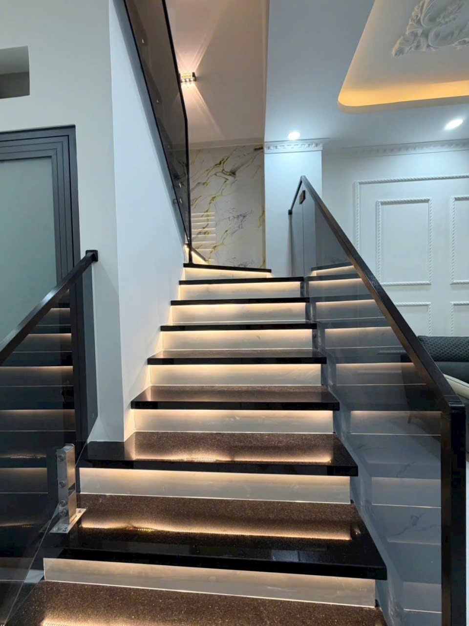CHỈ VỚI 899 TRIỆU TRẢ TRƯỚC –  TP.MỸ THO,TIỀN GIANG ,SỞ HỮU NHÀ MẶT TIỀN VIEW KÊNH 19-05, Ô TÔ ĐẬU TRONG NHÀ
