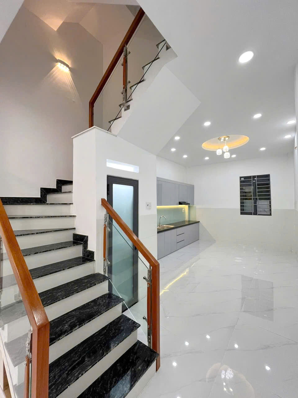 Nhà 2lầu/ST Âu Dương Lân P3Q8 P.Chánh Hưng