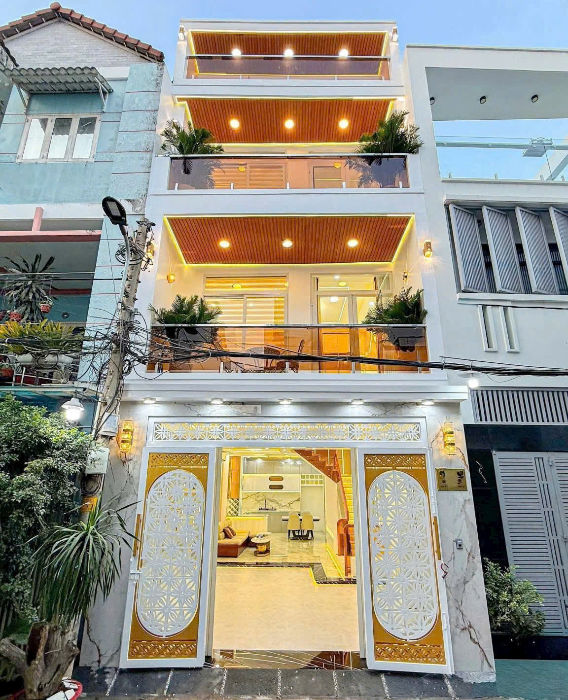 NHÀ RỘNG MÊNH MÔNG, HẺM XE HƠI CẠNH PHÚ MỸ HƯNG, 4 TẦNG, 9.99 TỶ