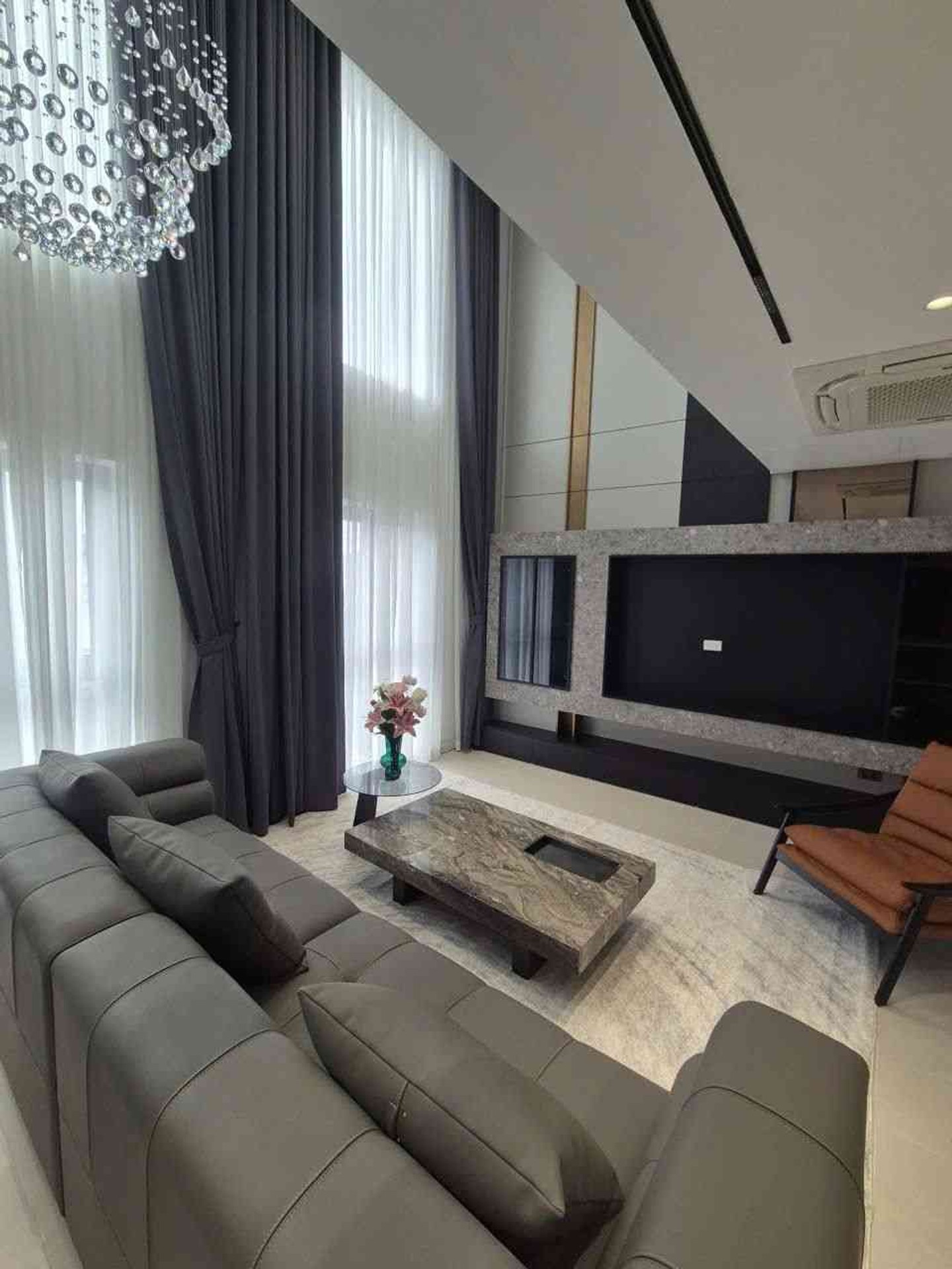 BÁN NHÀ BÁT KHỐI, LONG BIÊN 58M2- 7 Tầng THANG MÁY- GARA Ô TÔ- 13.3 Tỷ