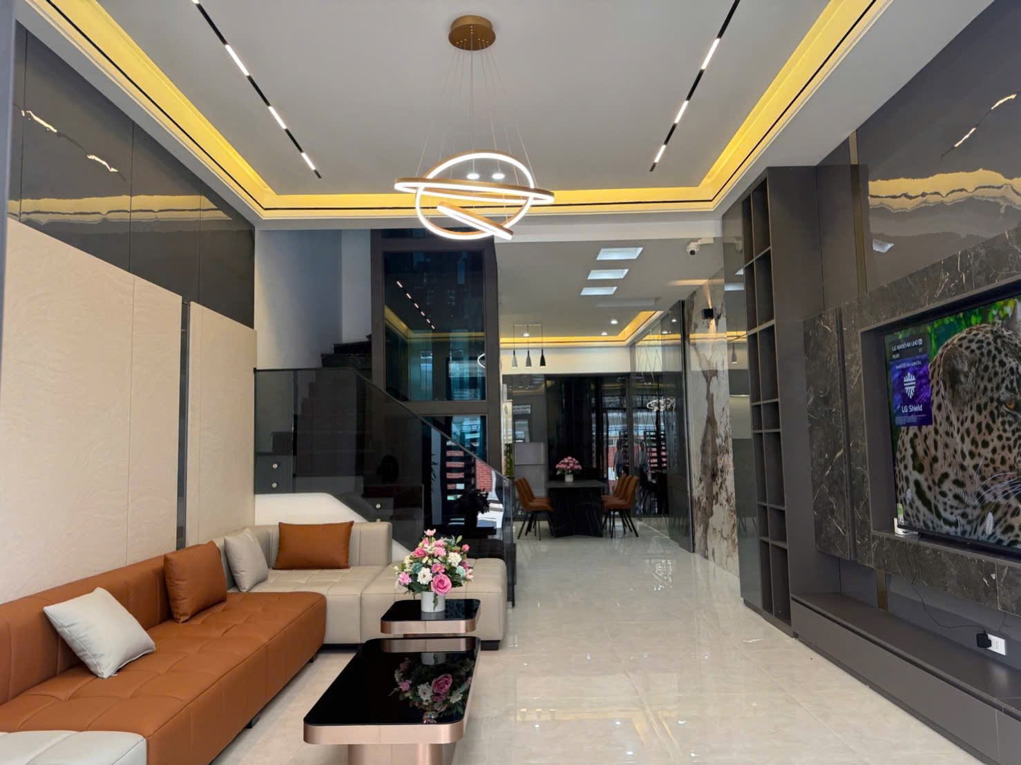 BÁN NHÀ BÁT KHỐI, LONG BIÊN 90M2- 5 Tầng THANG MÁY- Ô TÔ TRÁNH ĐỖ- 17.x Tỷ.