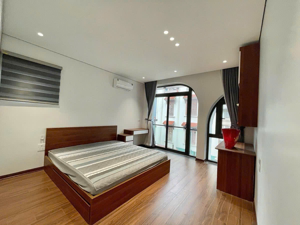 Bán nhà Thạch Bàn 40m 6 tầng thang máy gara ô tô 2 thoáng nhỉnh 11 tỷ