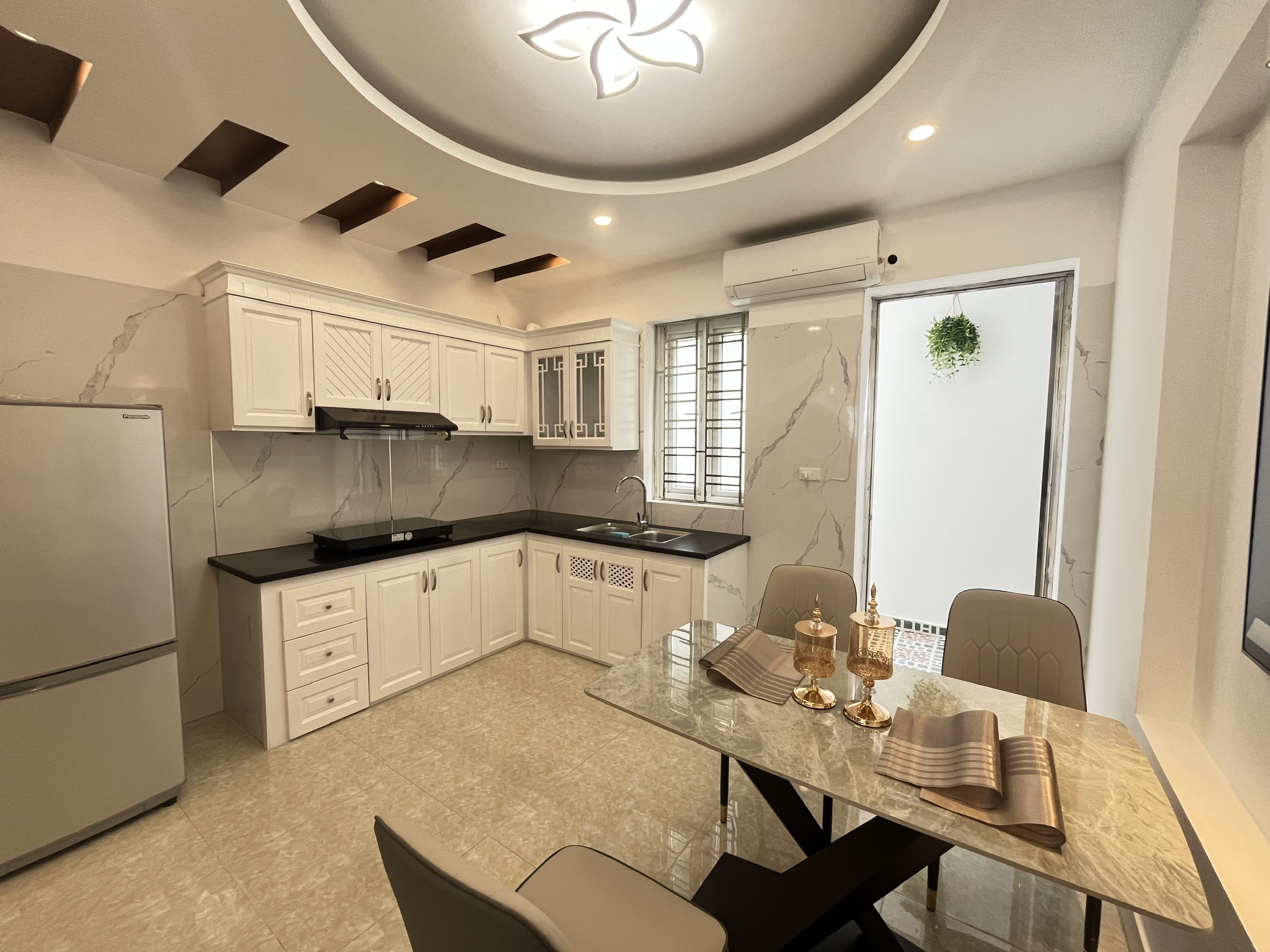 BÁN NHÀ 3 TẦNG – CHỢ CỘT ĐÈN, LÊ CHÂN