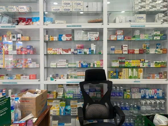SANG NHƯỢNG NHÀ THUỐC ĐANG HOẠT ĐỘNG ỔN ĐỊNH TẠI TÂN PHÚ (CÓ CHỖ Ở LẠI) Địa chỉ: 93 Phạm Văn Xảo, phường Phú Thọ Hoà-3