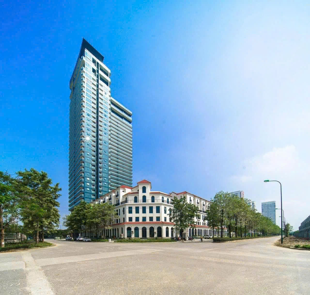 Bán Shophouse góc Sunshine Golden River 135m²  5T + Hầm  MT 5,5m  Giá 80 tỷ