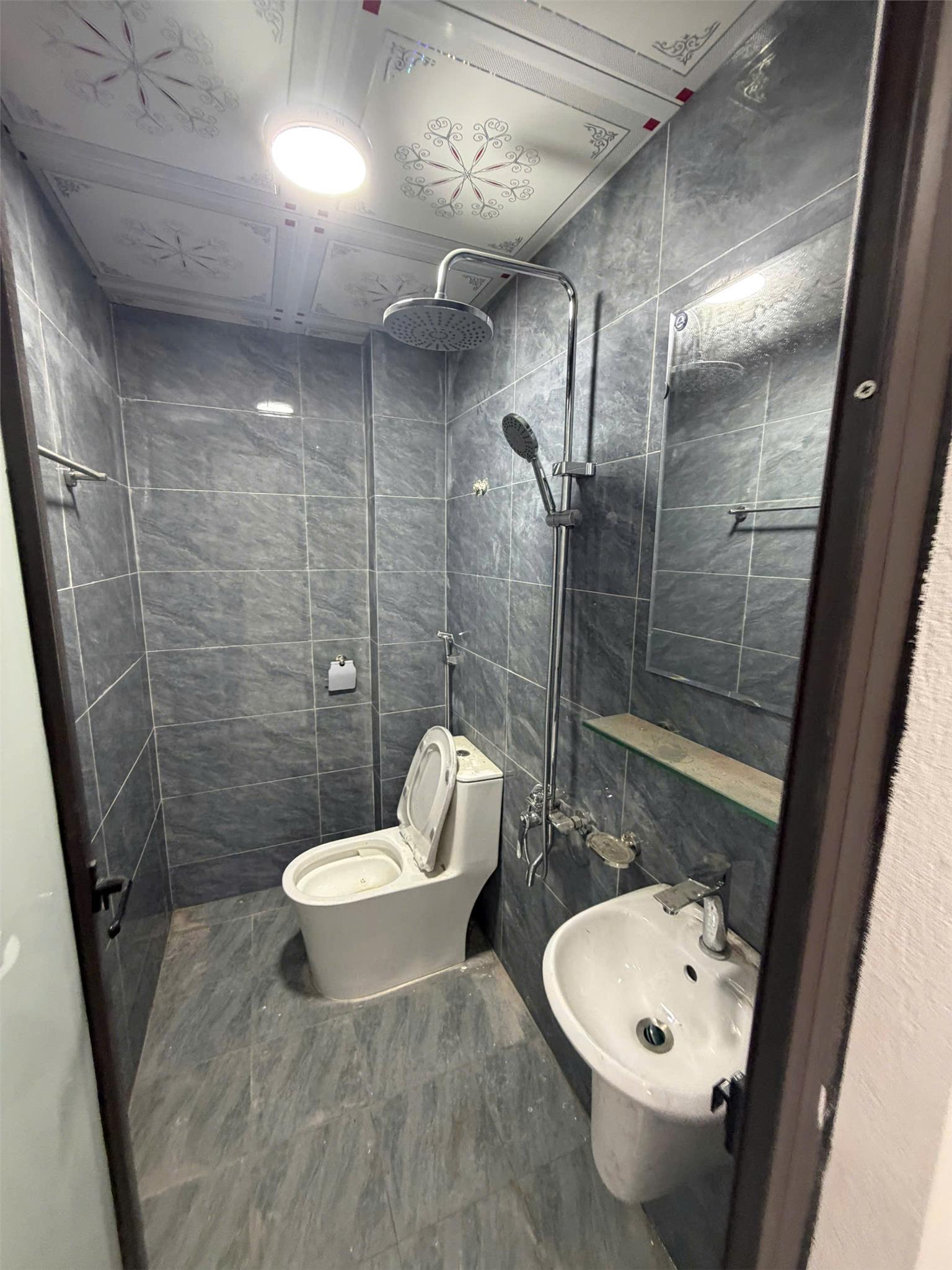 Cho thuê nhà nguyên căn Hữu Hòa 50m²  2 tâ, phù hợp kinh doanh, giá 4,5 triệu/tháng.-3
