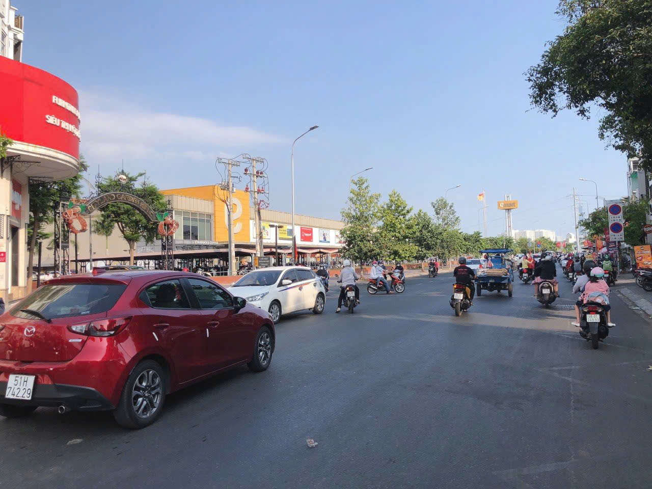 Bán CHDV 4 lầu hẻm 1 sẹc 310 Dương Quảng Hàm ngang 4.5m 86m2 9PN khoán 30tr chỉ 11.5 tỷ. -4