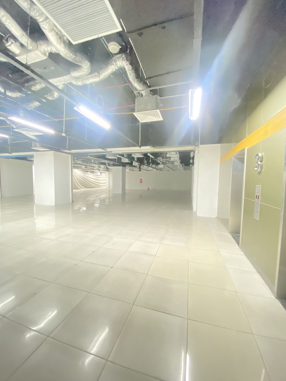 Cho thuê sàn thương mại chân đế Mipec Tây Sơn, Đống Đa, Hà Nội. DT 200m2, 500m2 