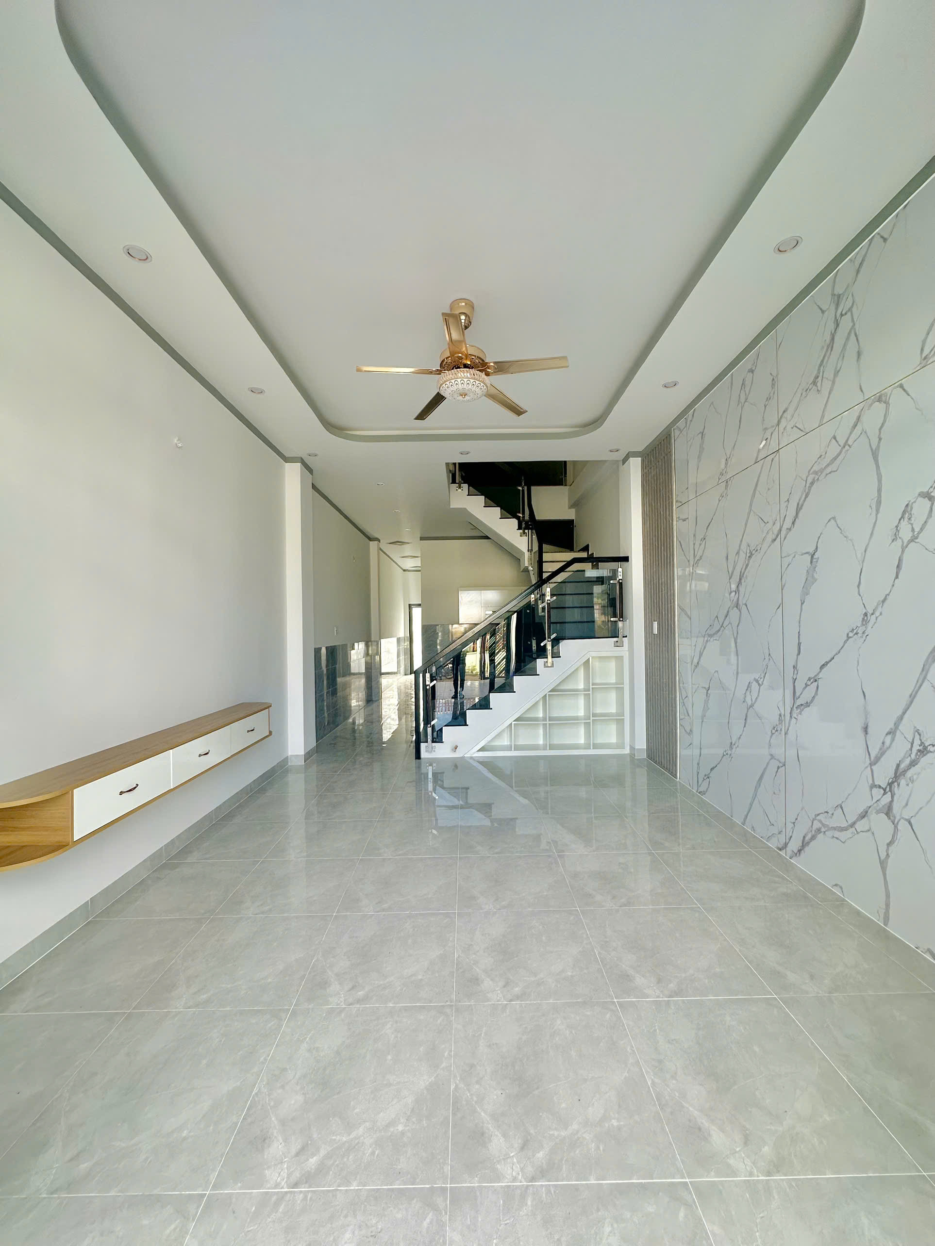 bán Căn nhà trệt 1 lầu Gần Chợ Thạnh Phú, cách HL15 chỉ 200m