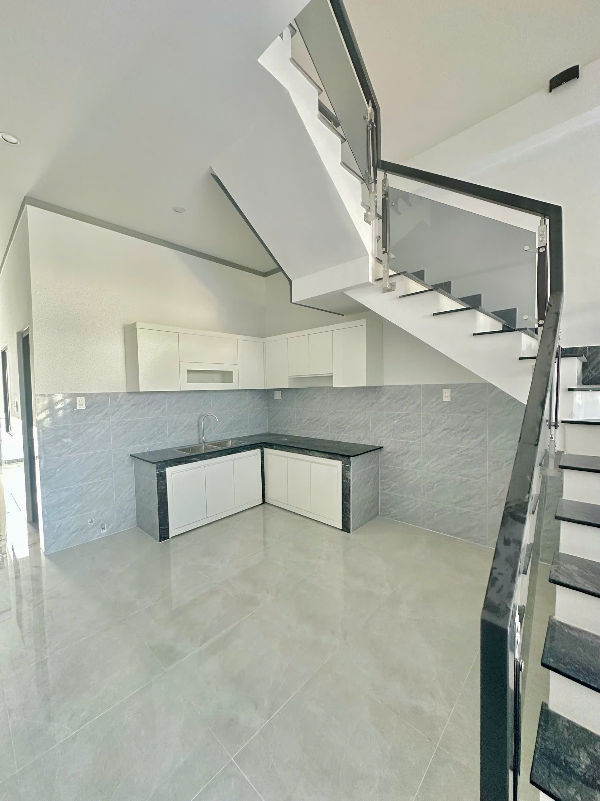 bán Căn nhà trệt 1 lầu Gần Chợ Thạnh Phú, cách HL15 chỉ 200m