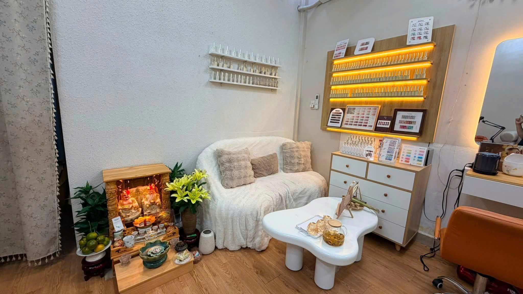 SANG NHANH TIỆM NAIL – GỘI DƯỠNG SINH  Địa chỉ: 341/30 Lạc Long Quân , Quận 11, HCM Do có việc gia đình