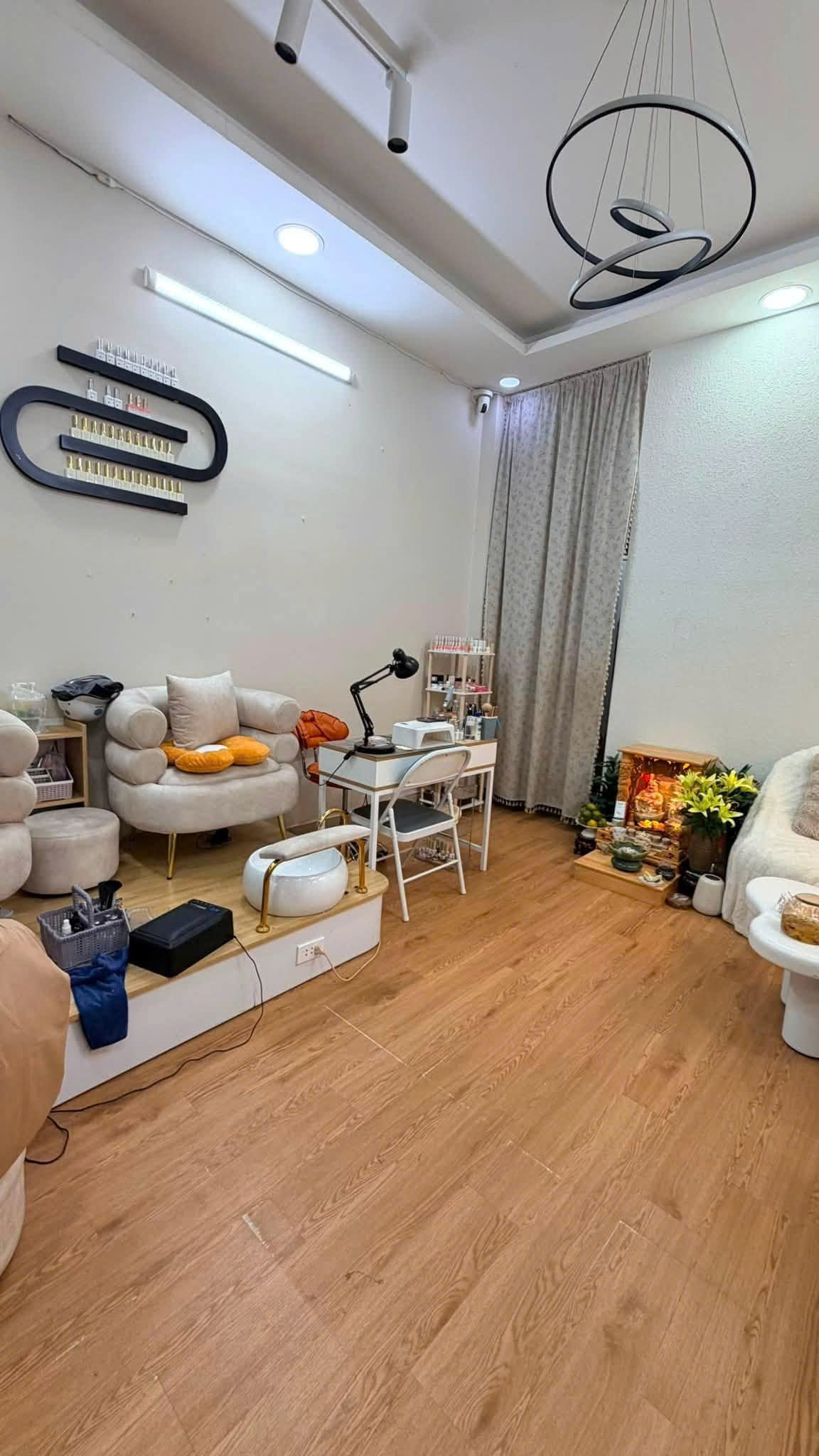 SANG NHANH TIỆM NAIL – GỘI DƯỠNG SINH  Địa chỉ: 341/30 Lạc Long Quân , Quận 11, HCM Do có việc gia đình