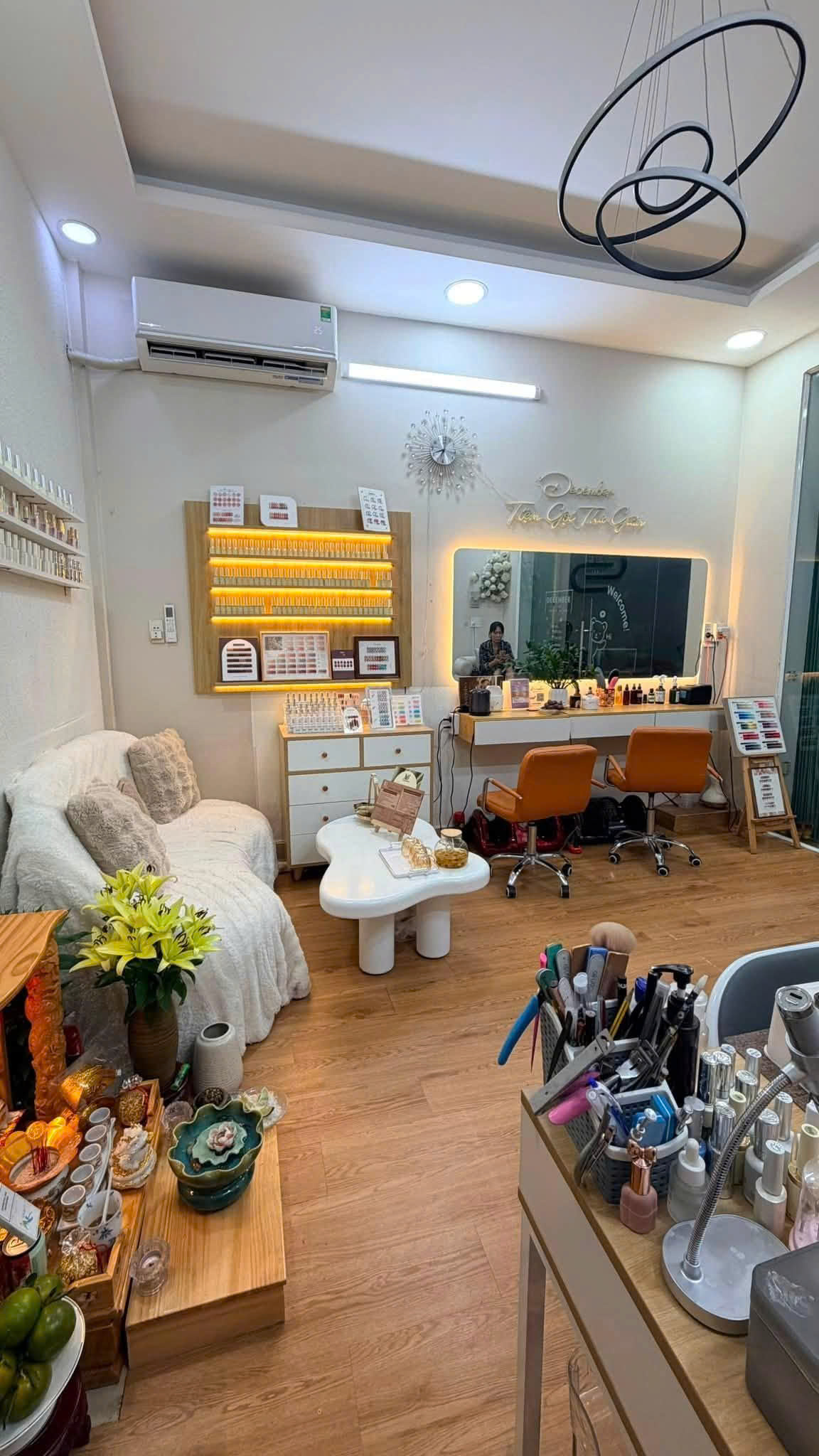 SANG NHANH TIỆM NAIL – GỘI DƯỠNG SINH  Địa chỉ: 341/30 Lạc Long Quân , Quận 11, HCM Do có việc gia đình