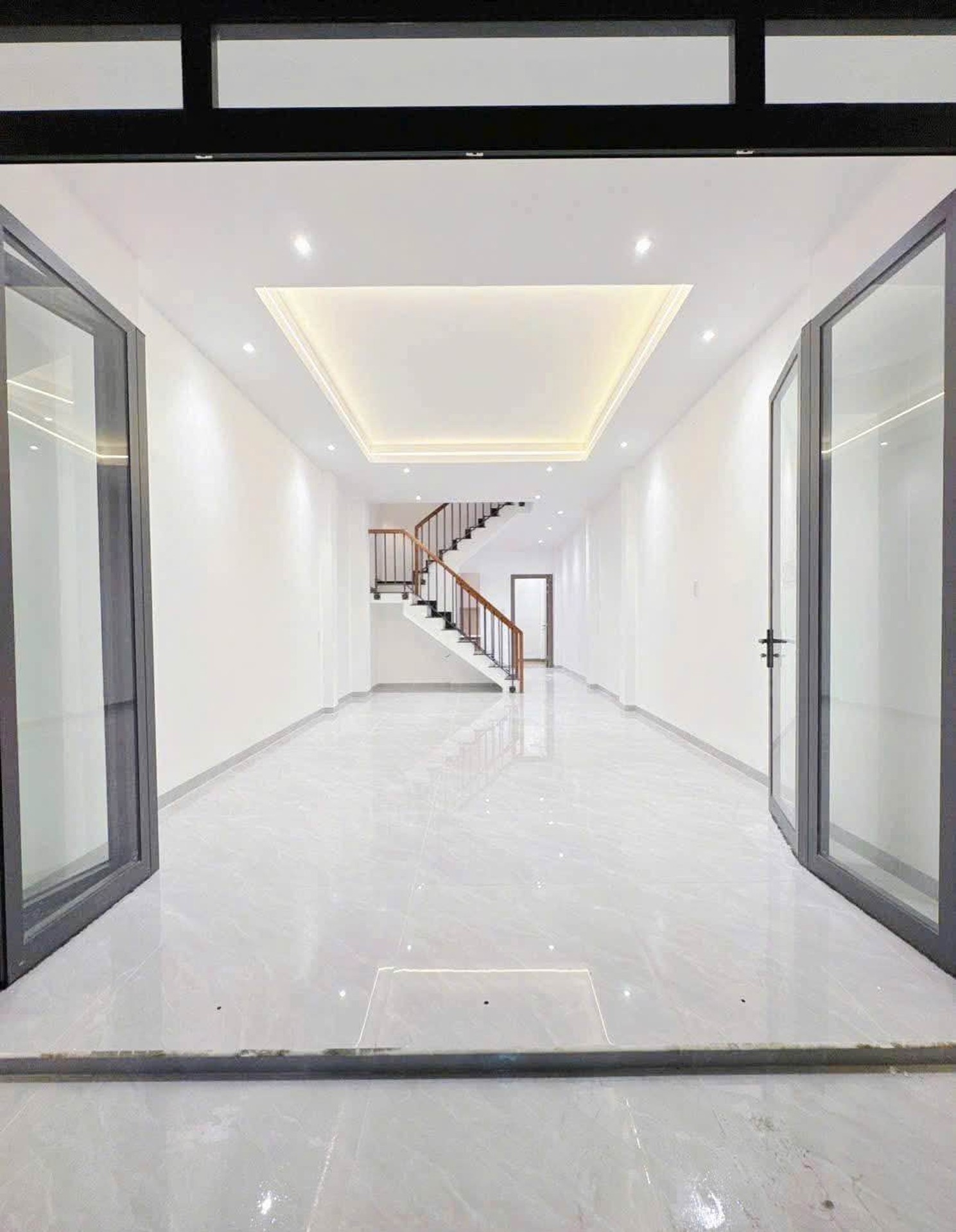 SIÊU PHẨM NHÀ ĐẸP HOÀN THIỆN - XE HƠI NGỦ TRONG NHÀ  - SỔ ĐẸP VUÔNG VỨC -  60M2 - 4x15M - HẺM XE TẢI THÔNG - KHU DÂN CƯ DÂN TRÍ - AN NINH - GIÁ 6 TỶ NHỈNH XÍU