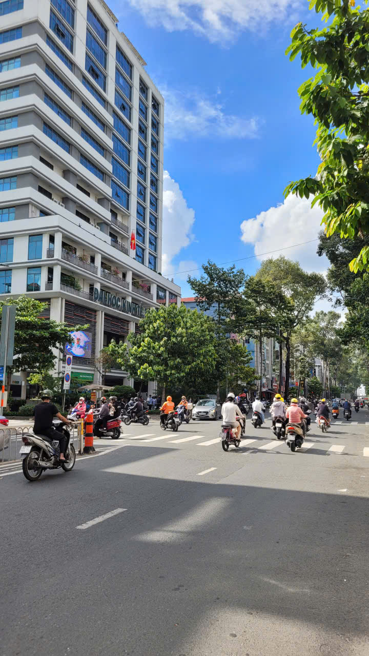 MT Ngay Nguyễn Tri Phương,P.4,Q.10 - 4,6x17m(CN: 83m2)CT: Hầm + 7 tầng - Gía: 31 tỷ
