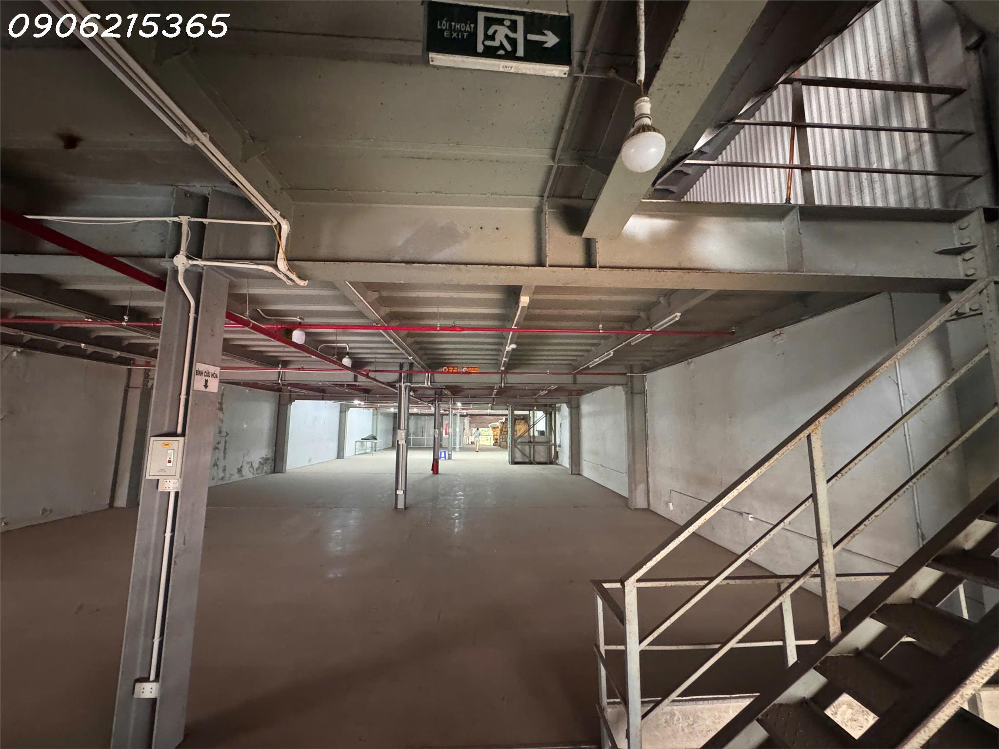 Cho thuê kho 4 tầng Bát Khối – Long Biên  2.000m² sàn  Có thang hàng & PCCC tự động  165 triệu/tháng, LH 0906215365