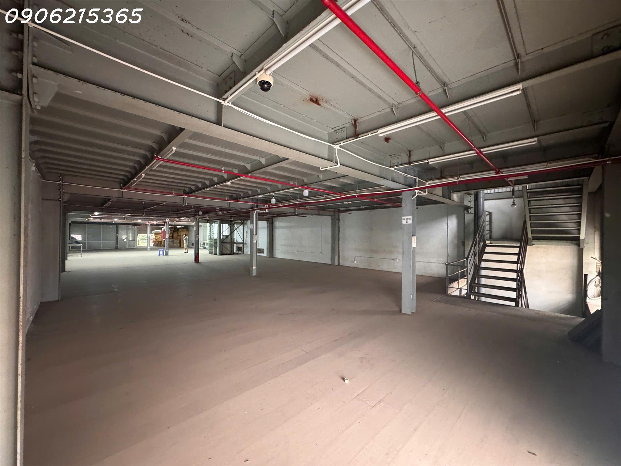 Cho thuê kho 4 tầng Bát Khối – Long Biên  2.000m² sàn  Có thang hàng & PCCC tự động  165 triệu/tháng, LH 0906215365-3